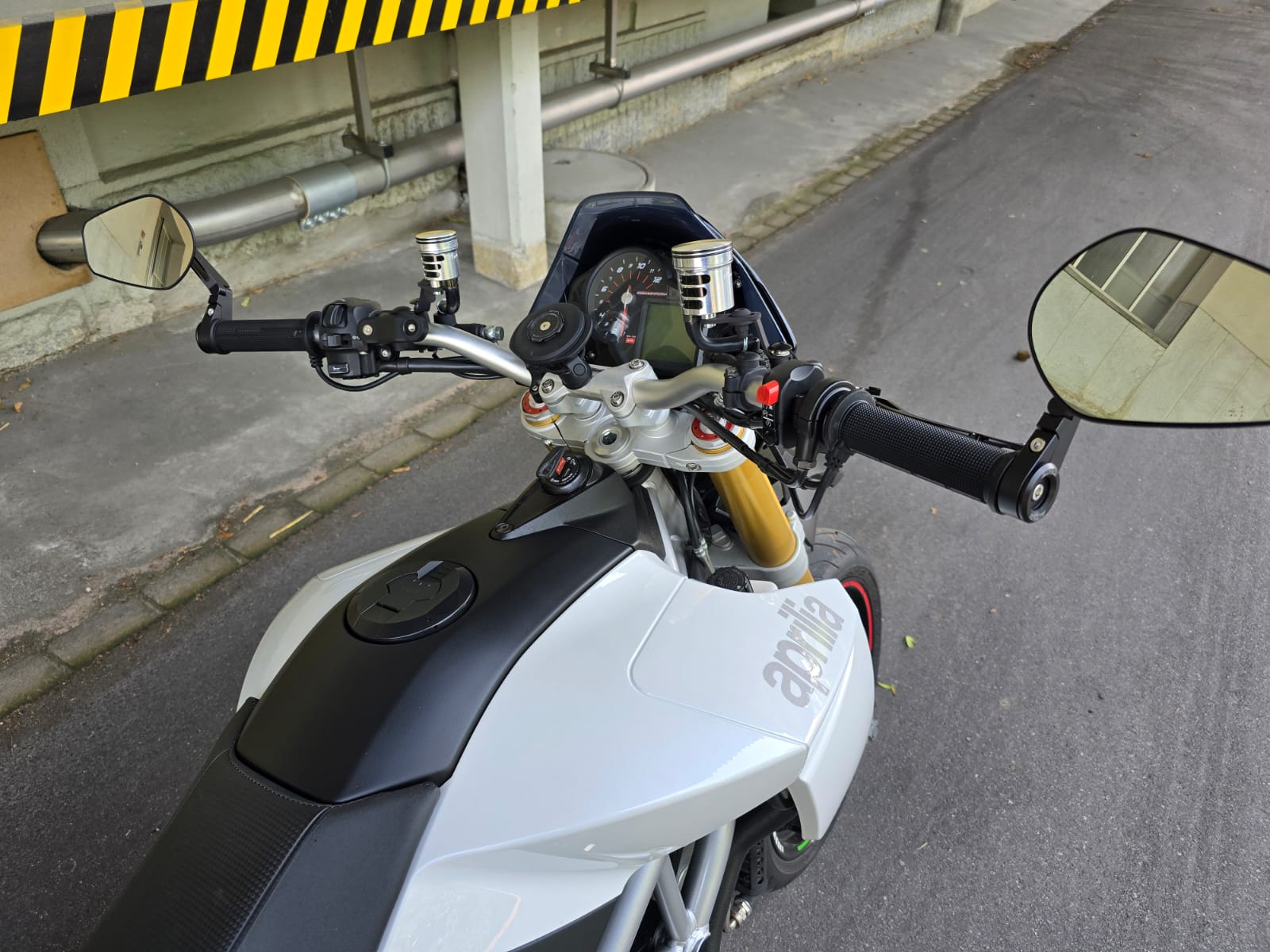 APRILIA Dorsoduro 1200 ABS/TC-image-4