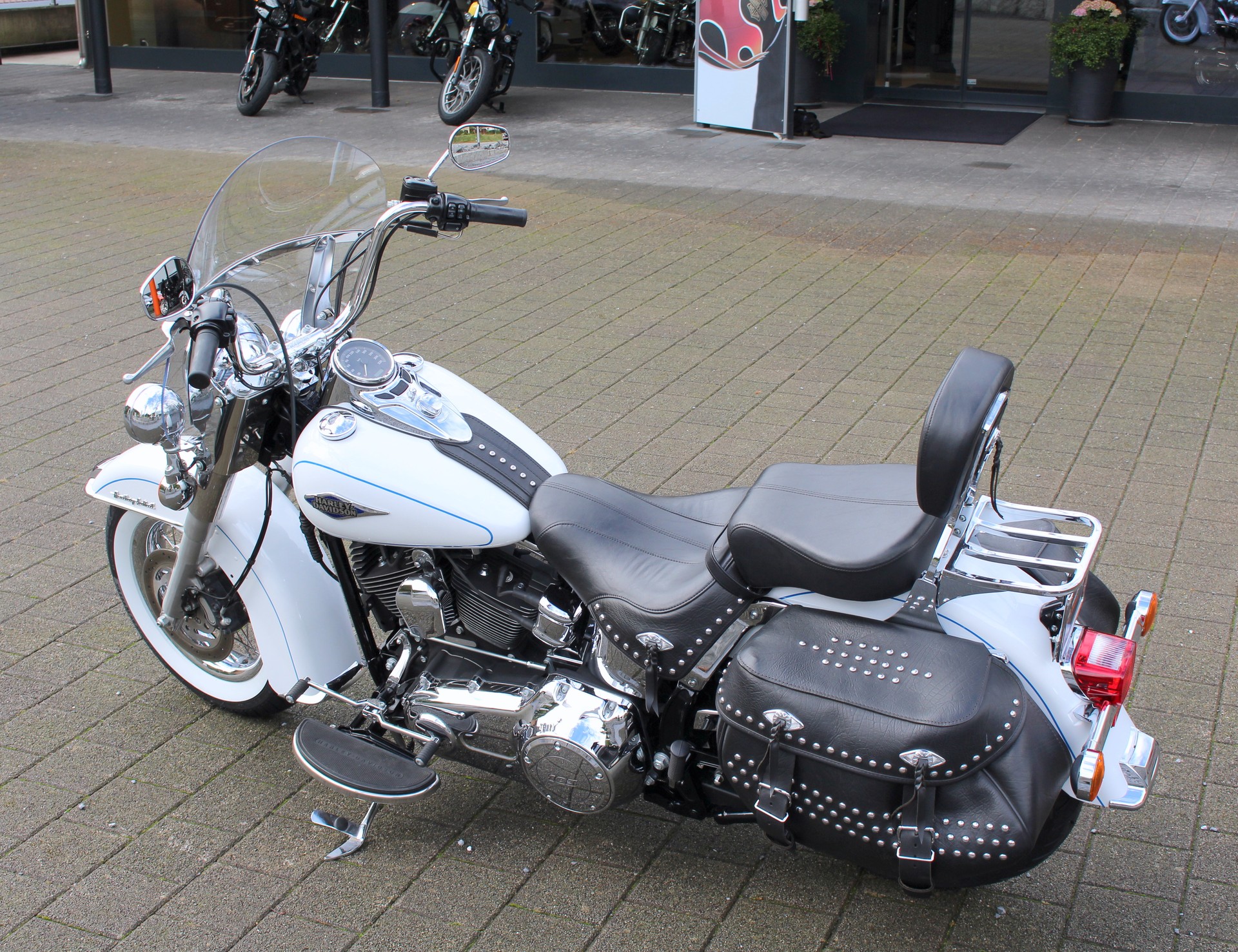 HARLEY-DAVIDSON FLSTC Softail Heritage Classic ABS-showroom-element-3