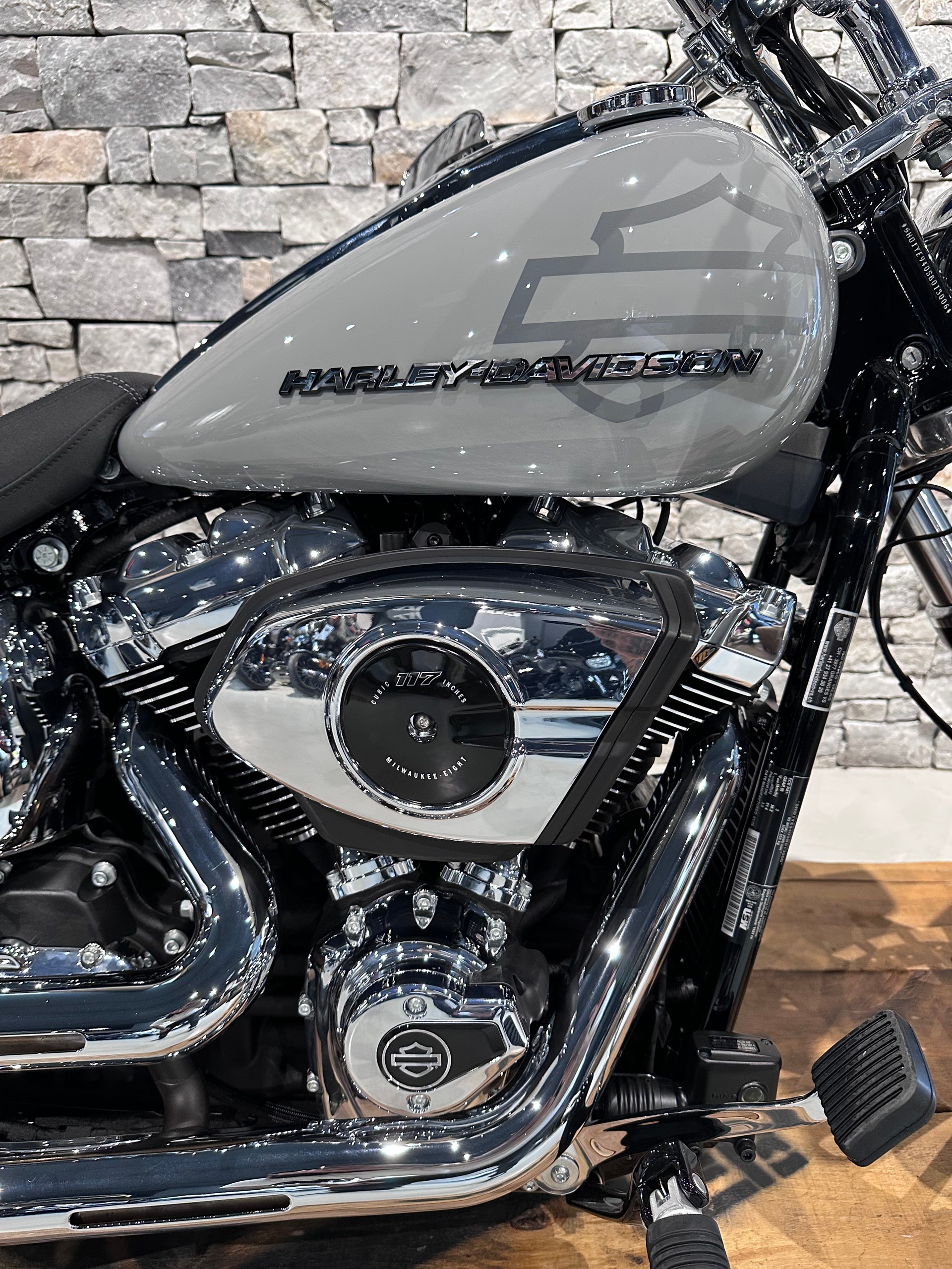 HARLEY-DAVIDSON Breakout-showroom-element-3