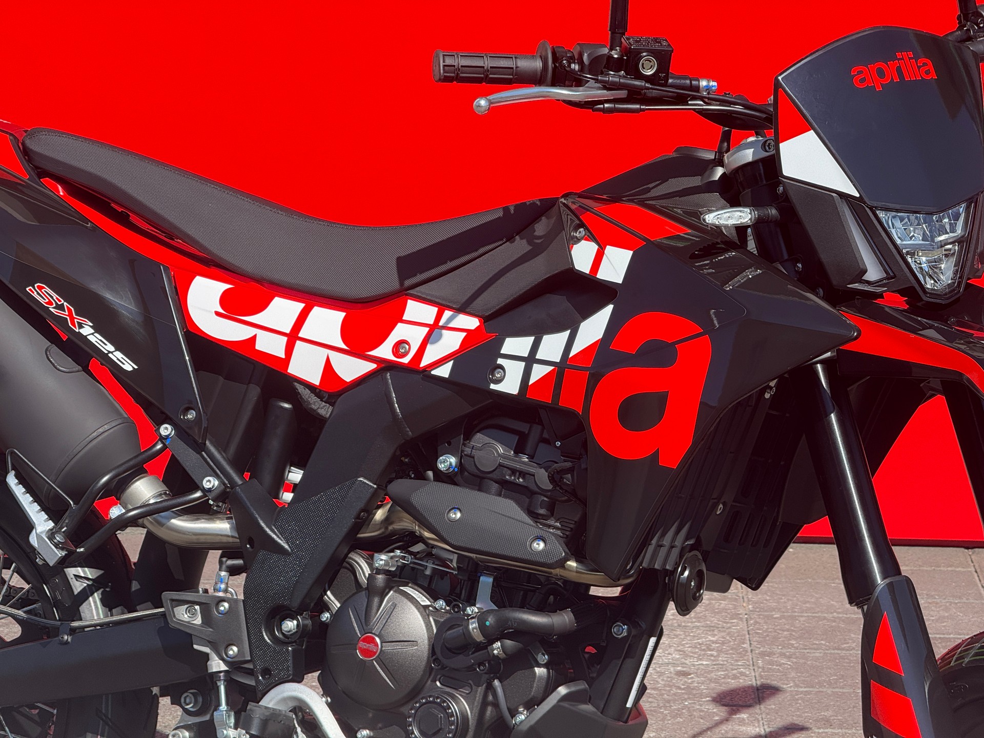 APRILIA SX 125-showroom-element-3