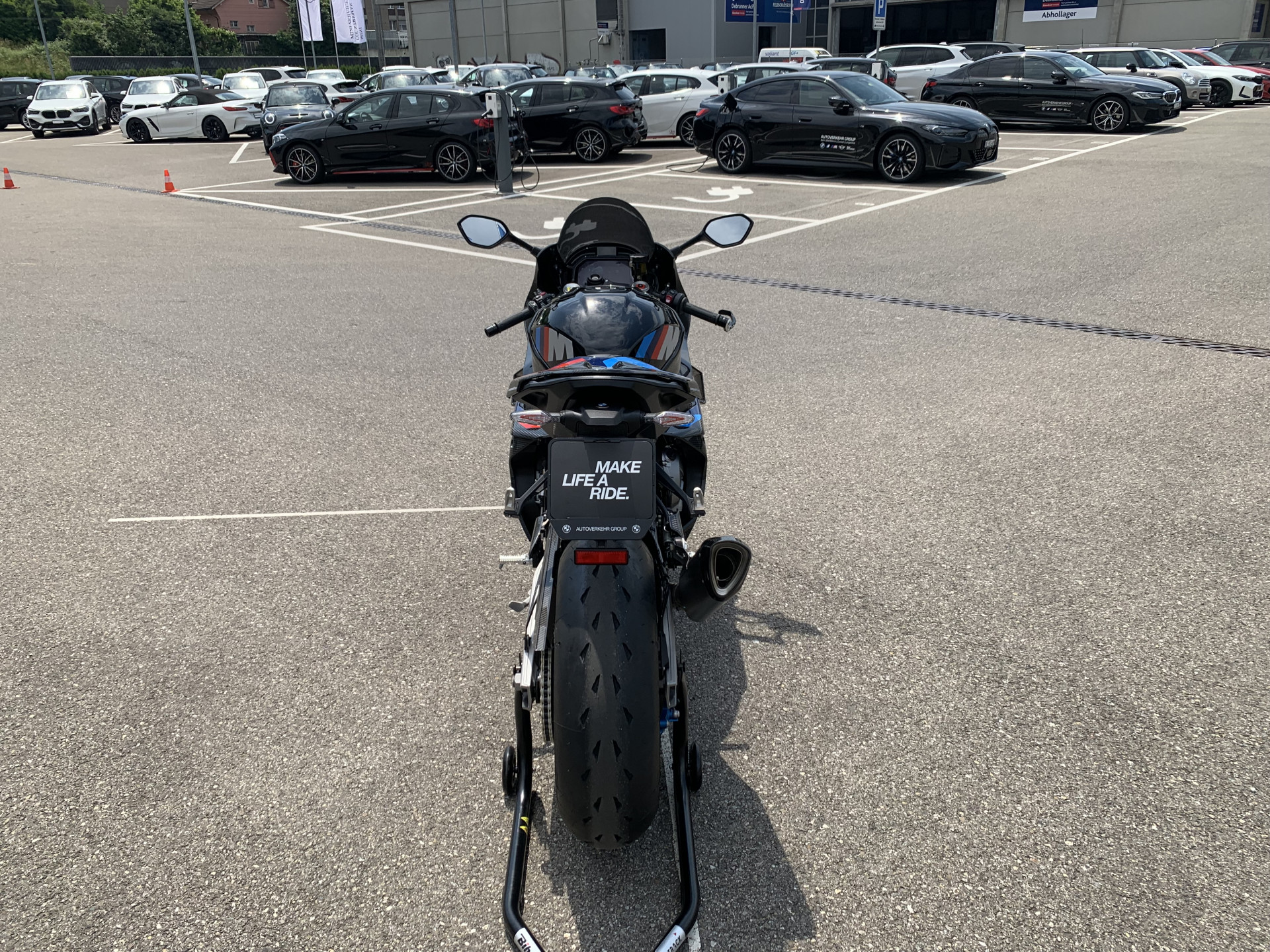 BMW M 1000 RR Competition-showroom-element-3