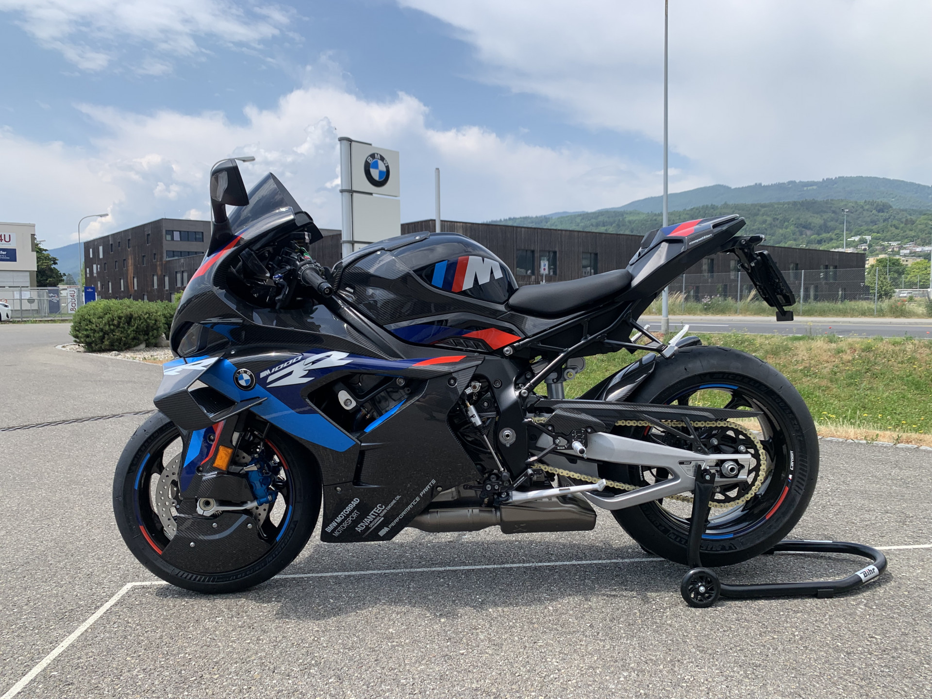 BMW M 1000 RR Competition-showroom-element-1