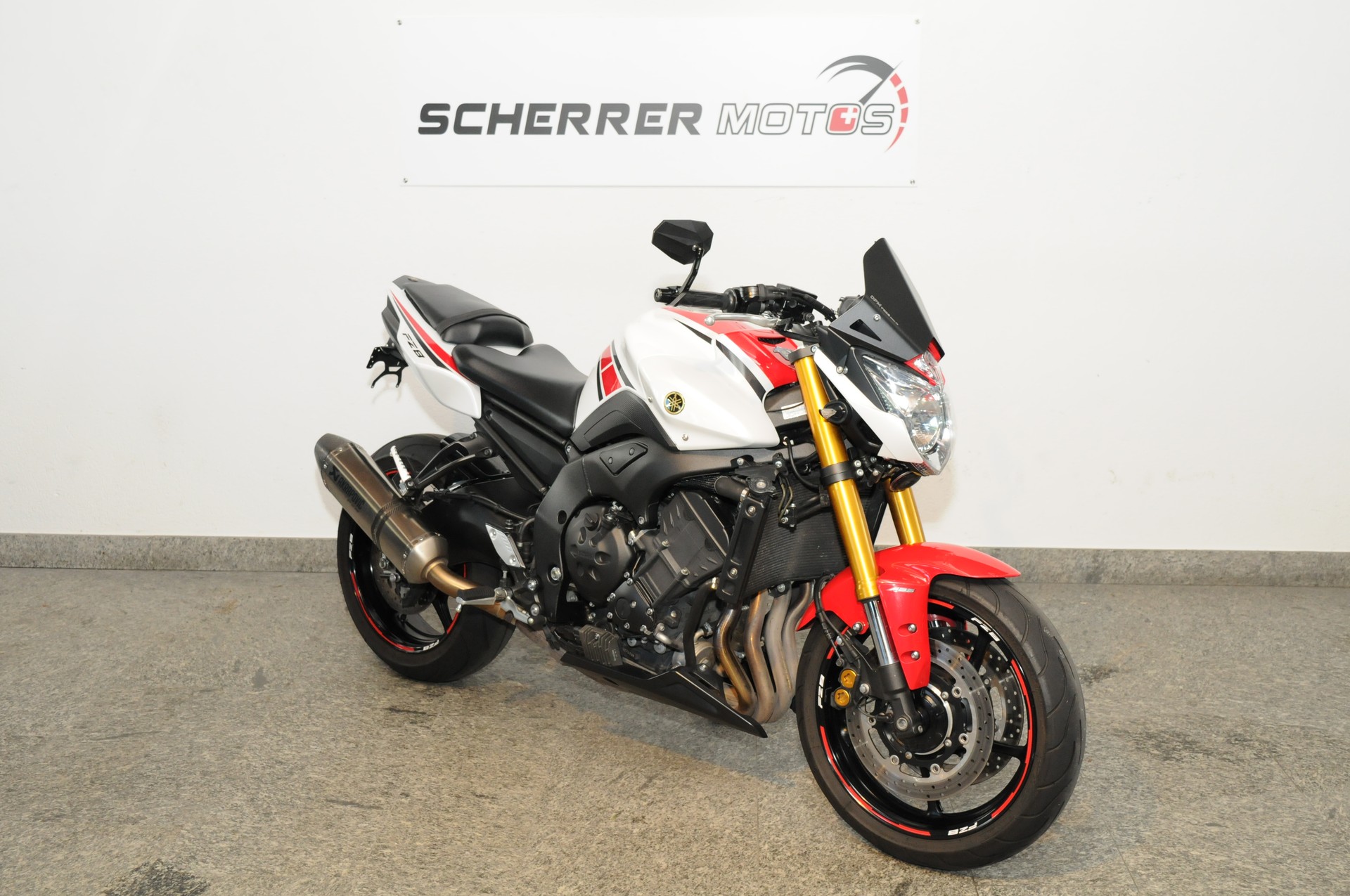 YAMAHA FZ8 N ABS-showroom-element-1