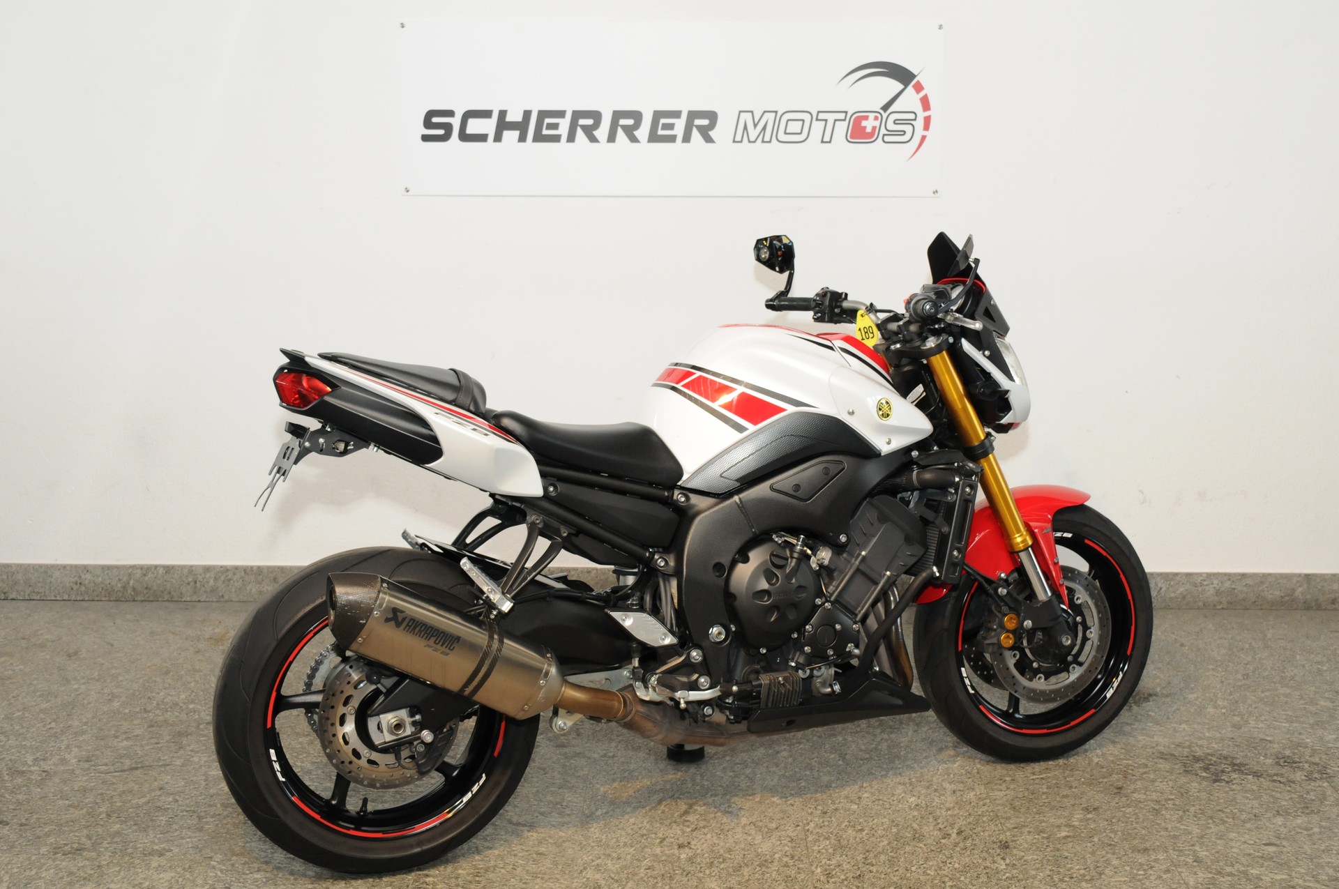 YAMAHA FZ8 N ABS-showroom-element-2