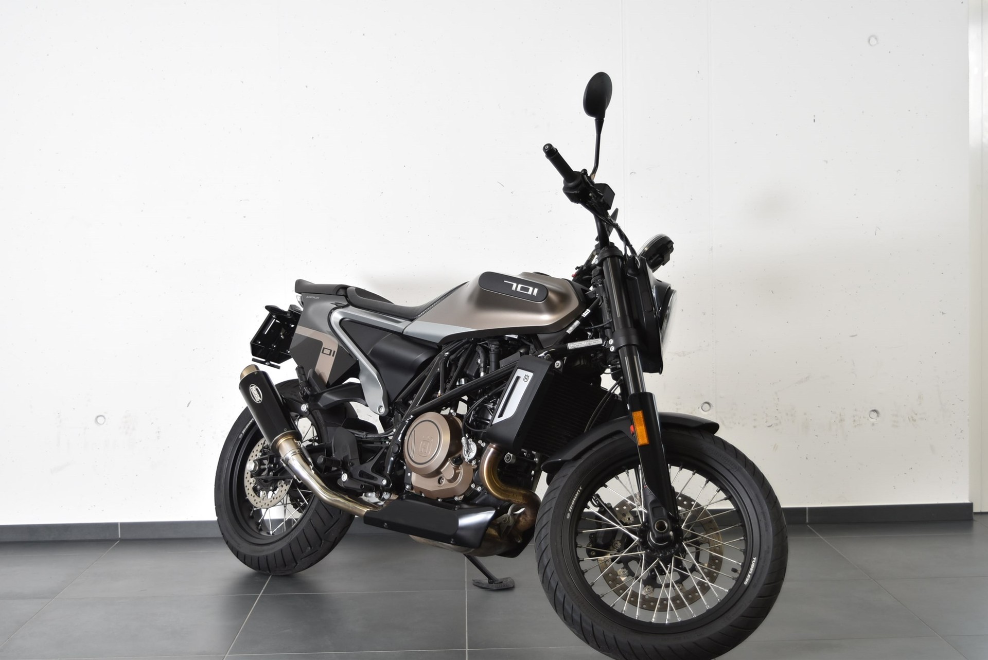 HUSQVARNA SVARTPILEN 701-showroom-element-2