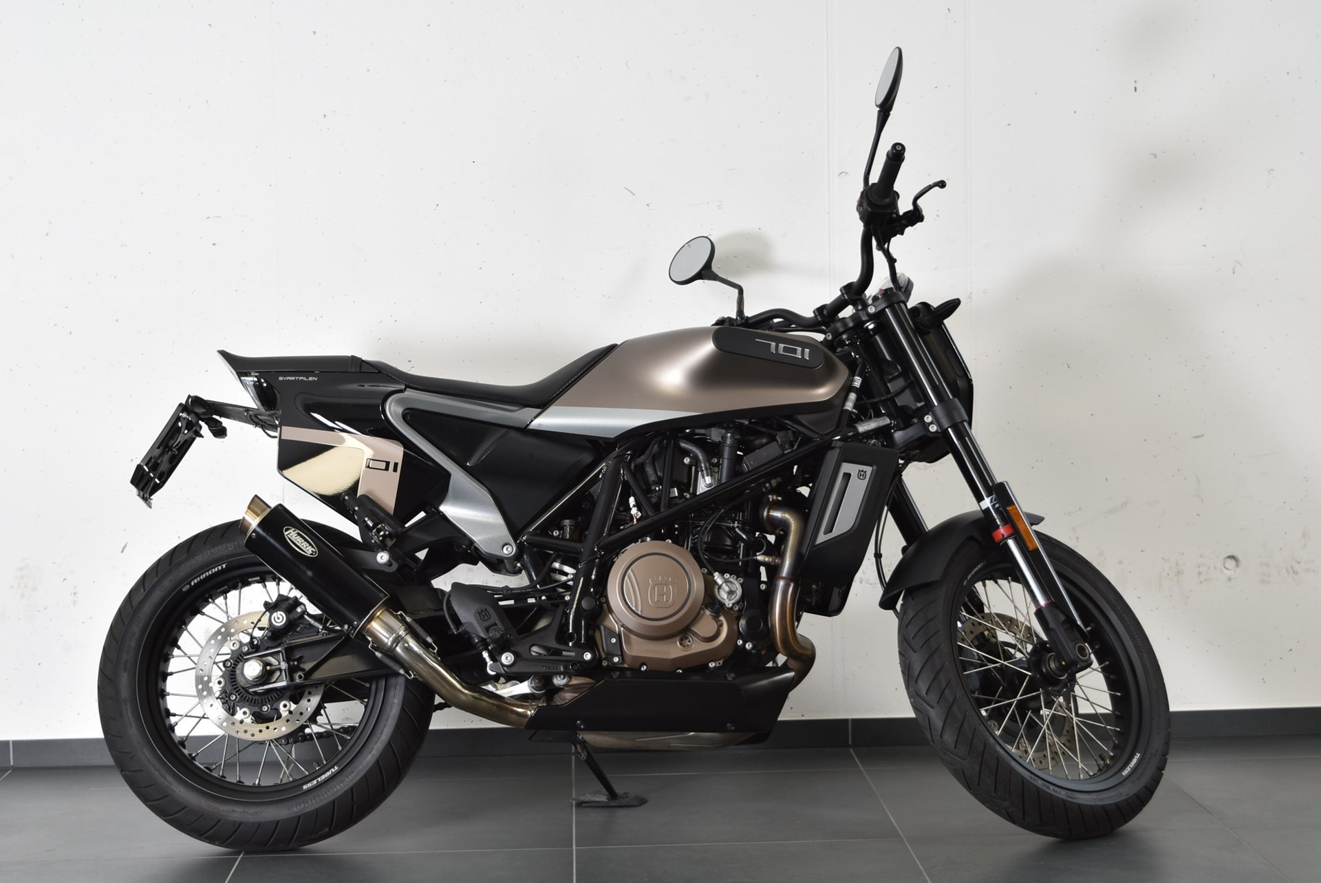 HUSQVARNA SVARTPILEN 701-showroom-element-3