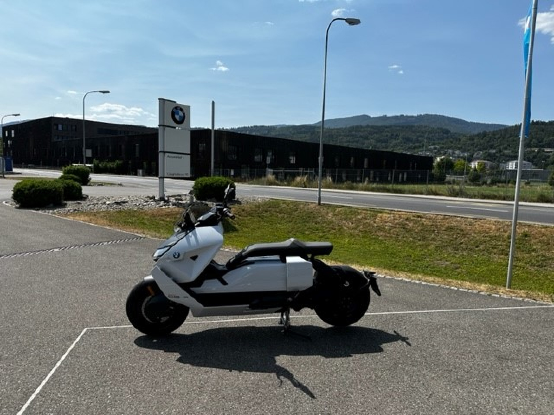 BMW CE 04