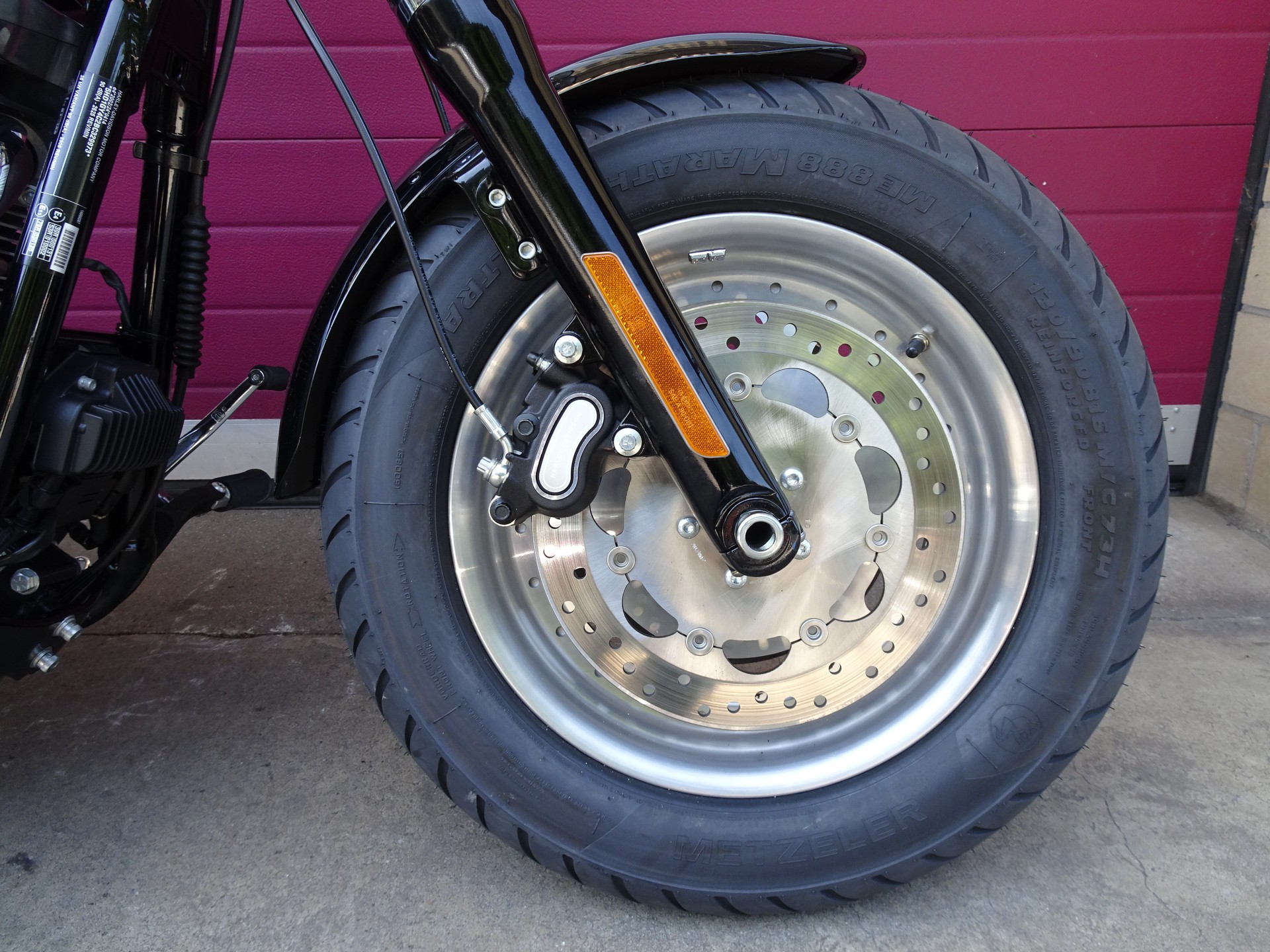 HARLEY-DAVIDSON FXDF Dyna Fat Bob-showroom-element-1