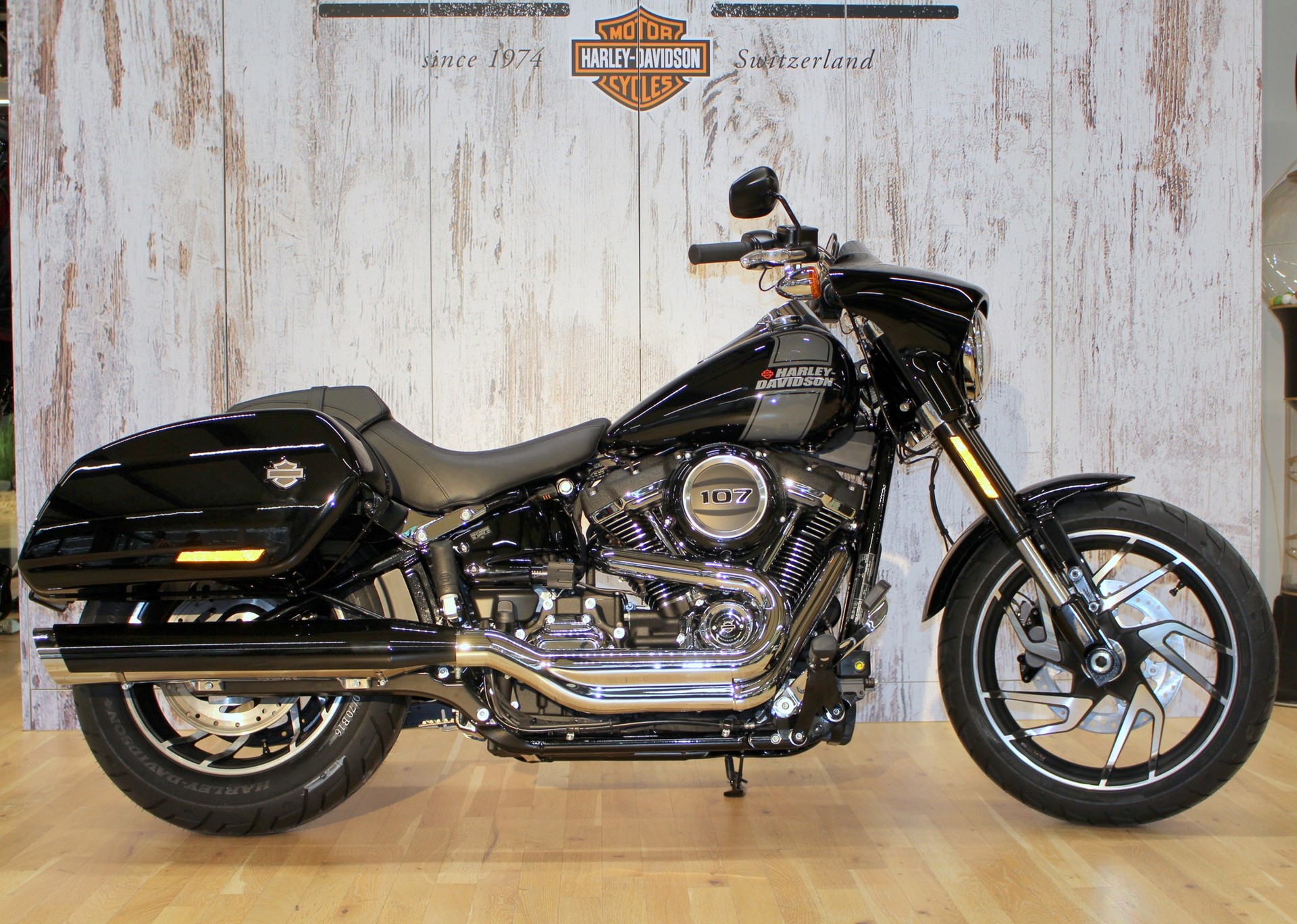 HARLEY-DAVIDSON FLSB Sport Glide Deluxe 107-showroom-element-1