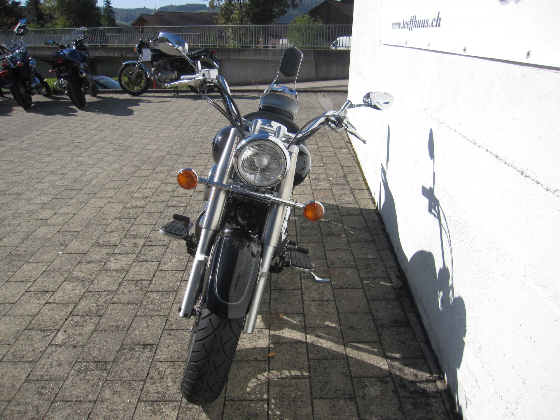 YAMAHA XVS 1100 A-showroom-element-2