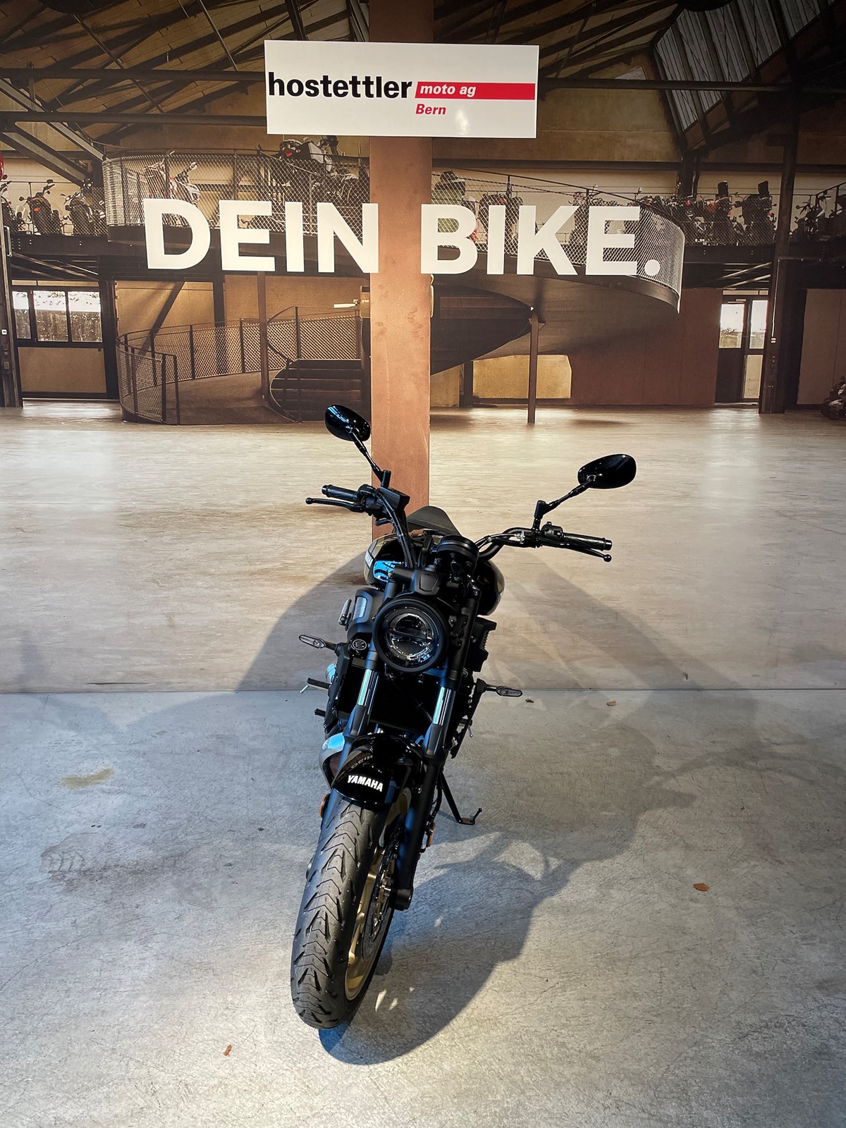 YAMAHA XSR 700 ABS-showroom-element-1