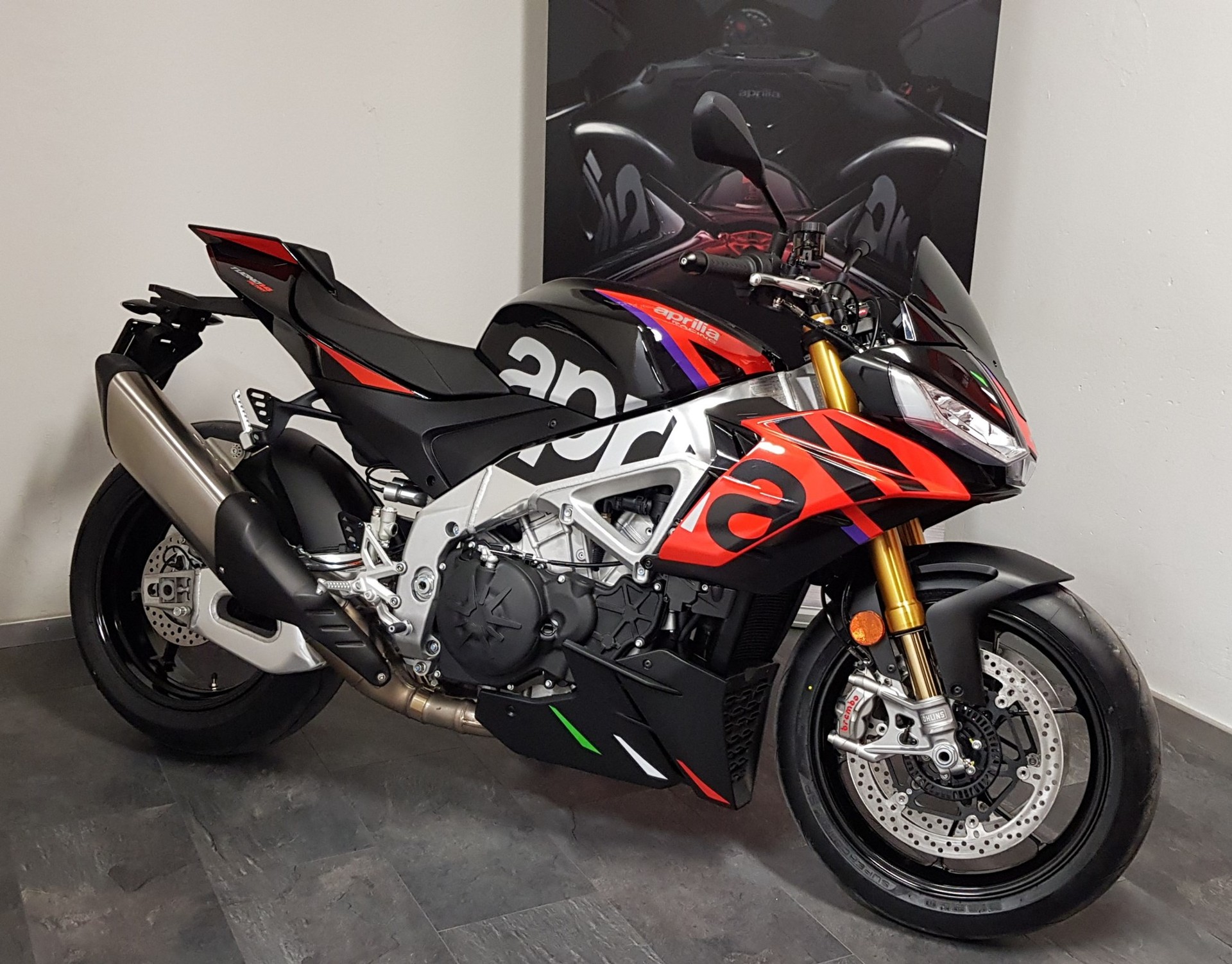APRILIA Tuono V4 1100 Factory-image-1