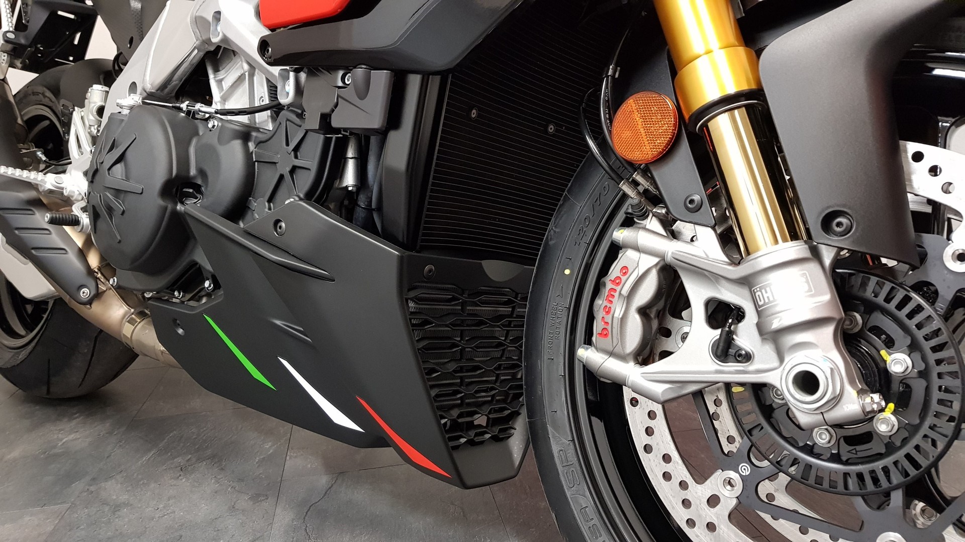 APRILIA Tuono V4 1100 Factory-image-4