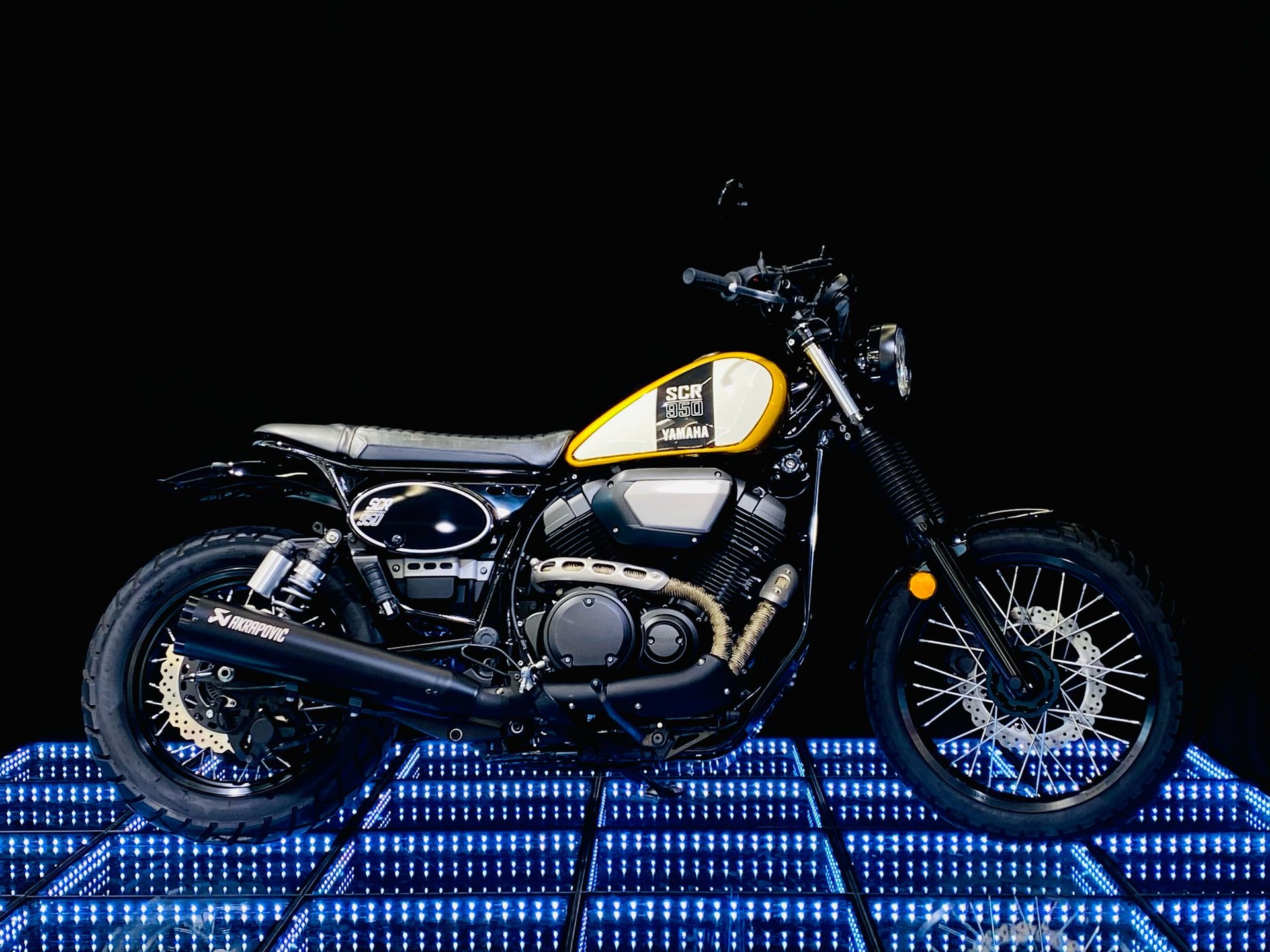 YAMAHA SCR 950 ABS **limited edt. Nr. 5/10**-showroom-element-3