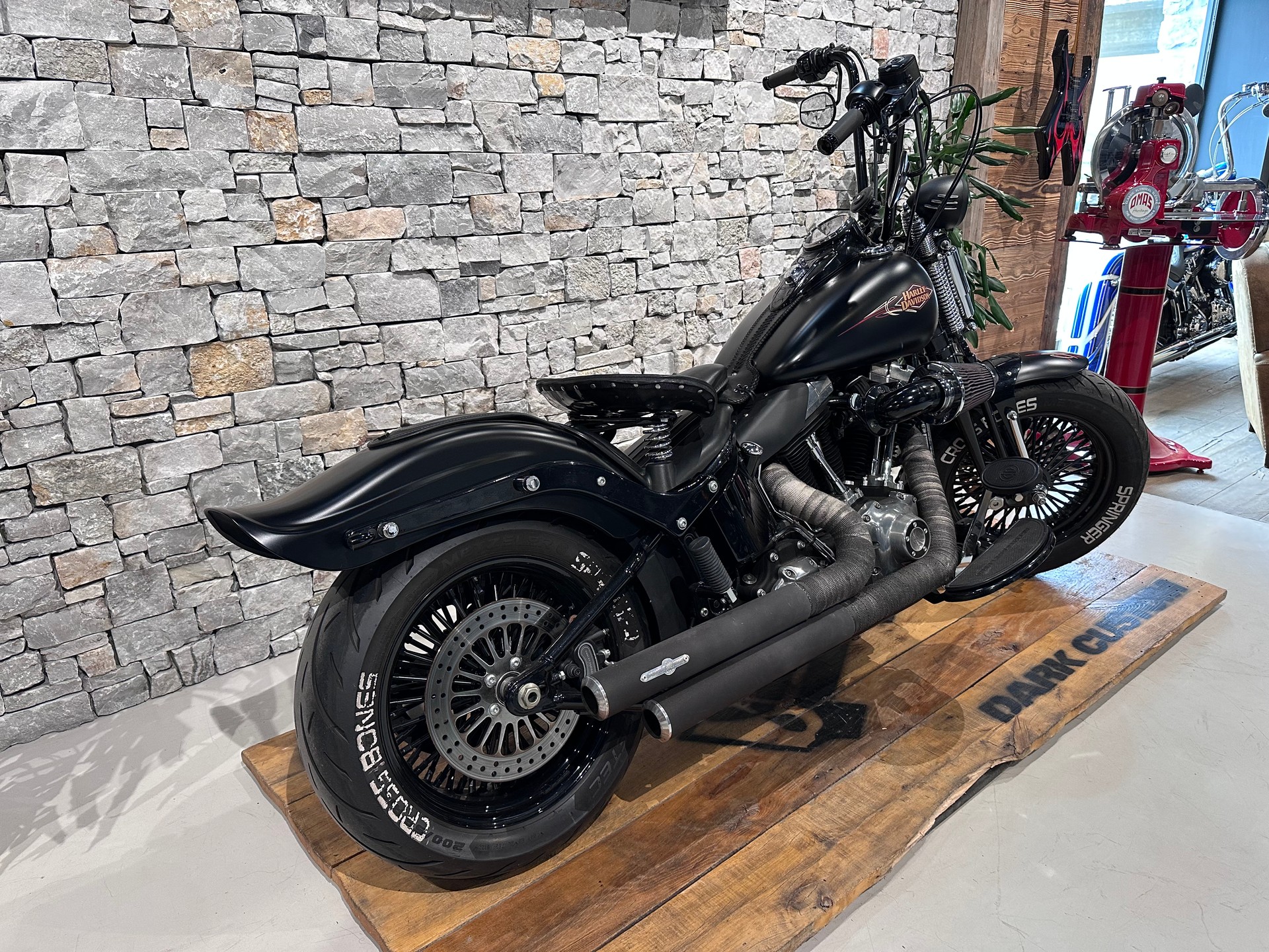 HARLEY-DAVIDSON FLSTSB-showroom-element-2