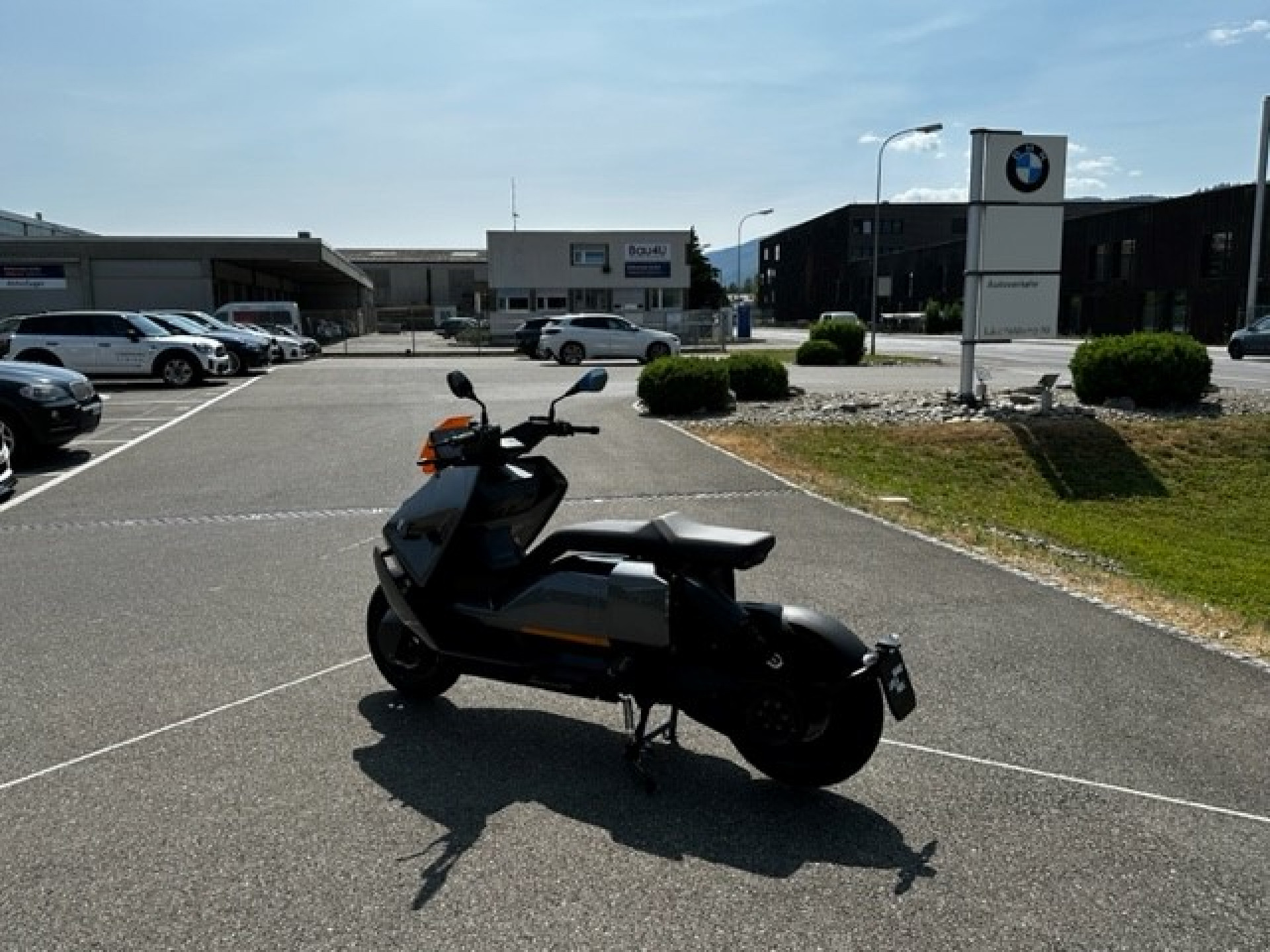 BMW CE 04 Avantgarde-showroom-element-1