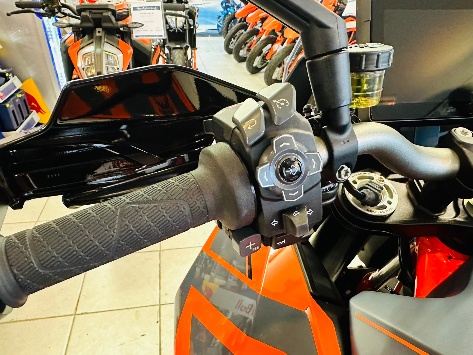KTM 1290 Super Duke GT-image-6