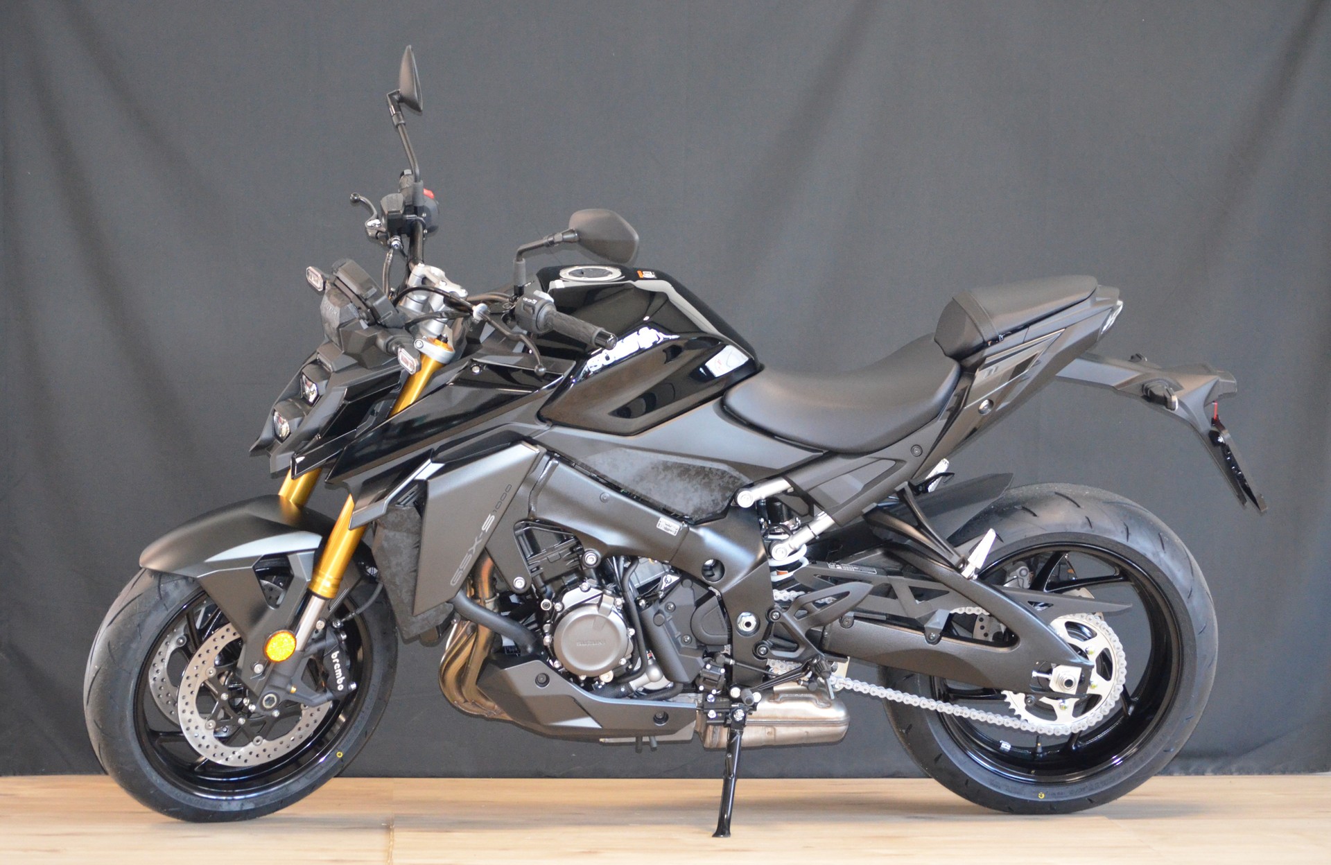 SUZUKI GSX-S 1000-showroom-element-2