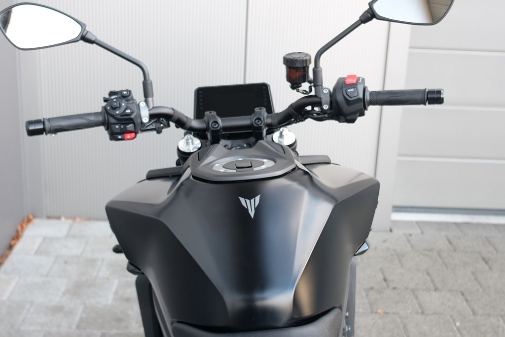 YAMAHA MT-09 ABS-showroom-element-2