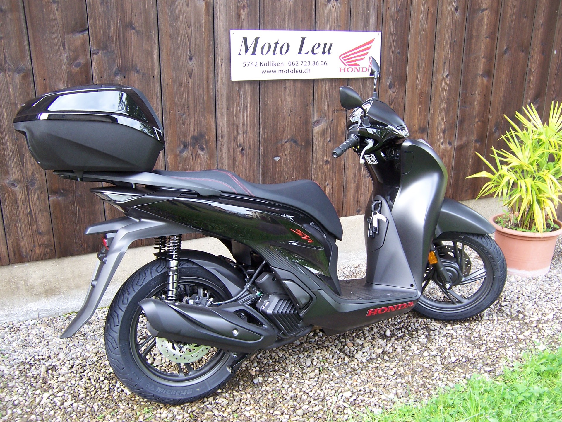HONDA SH 125 Sporty-showroom-element-2