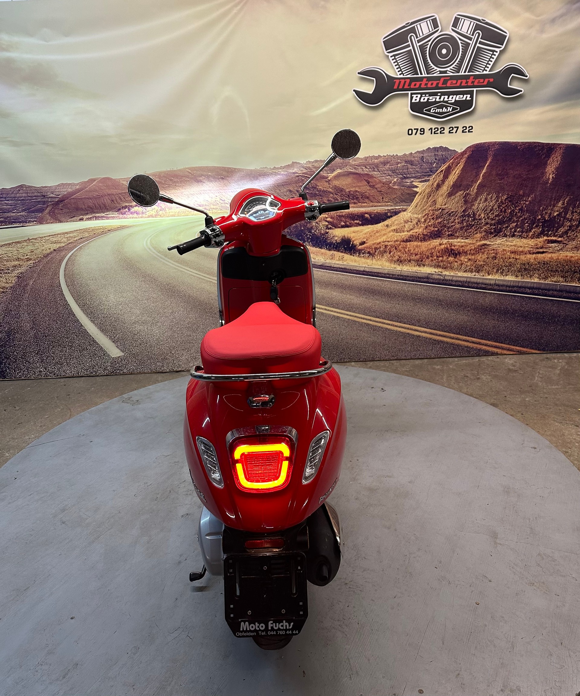 PIAGGIO Vespa 125 Primavera Red mit 24 Monate Garantie-showroom-element-3