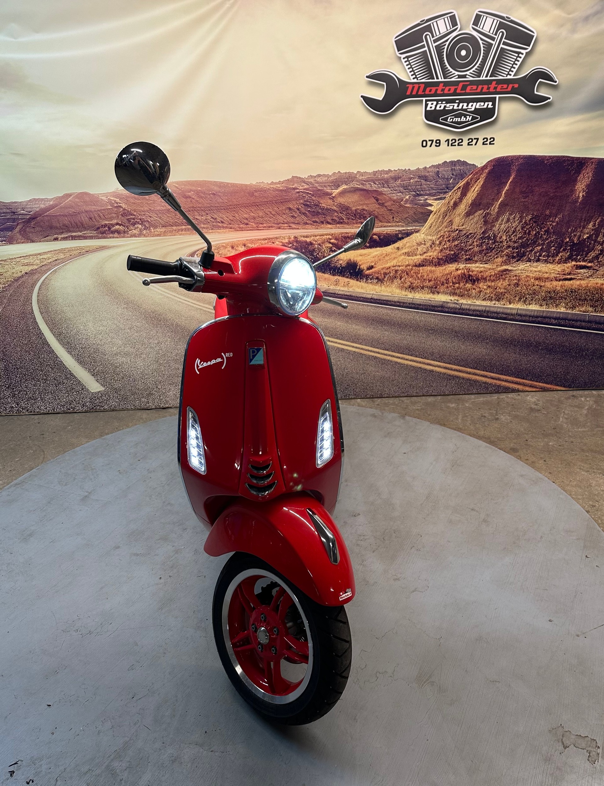 PIAGGIO Vespa 125 Primavera Red mit 24 Monate Garantie-showroom-element-1