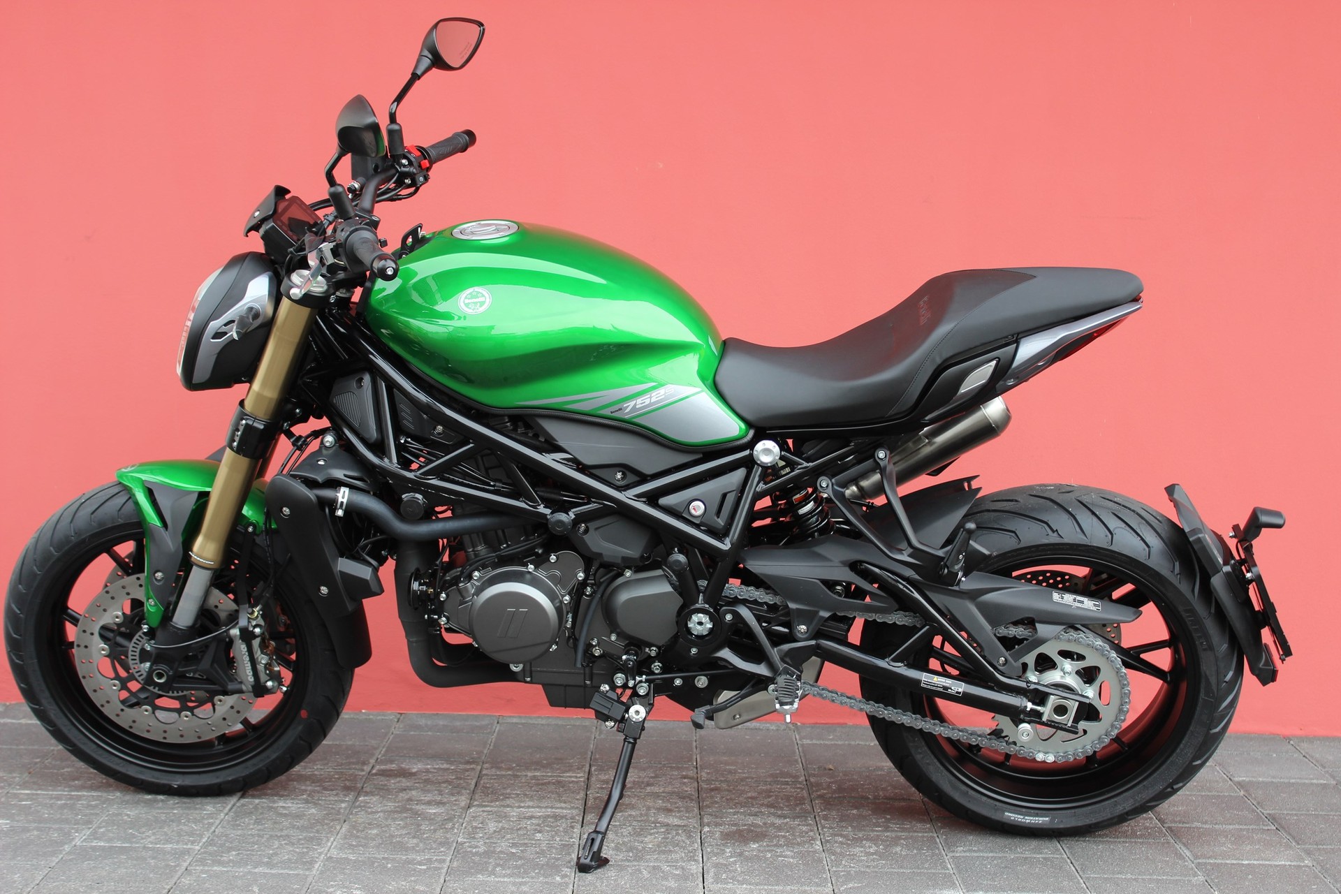BENELLI 752S-showroom-element-1