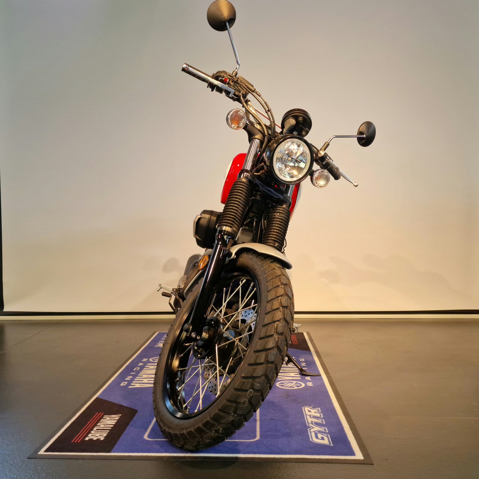 YAMAHA SCR 950 ABS-showroom-element-2