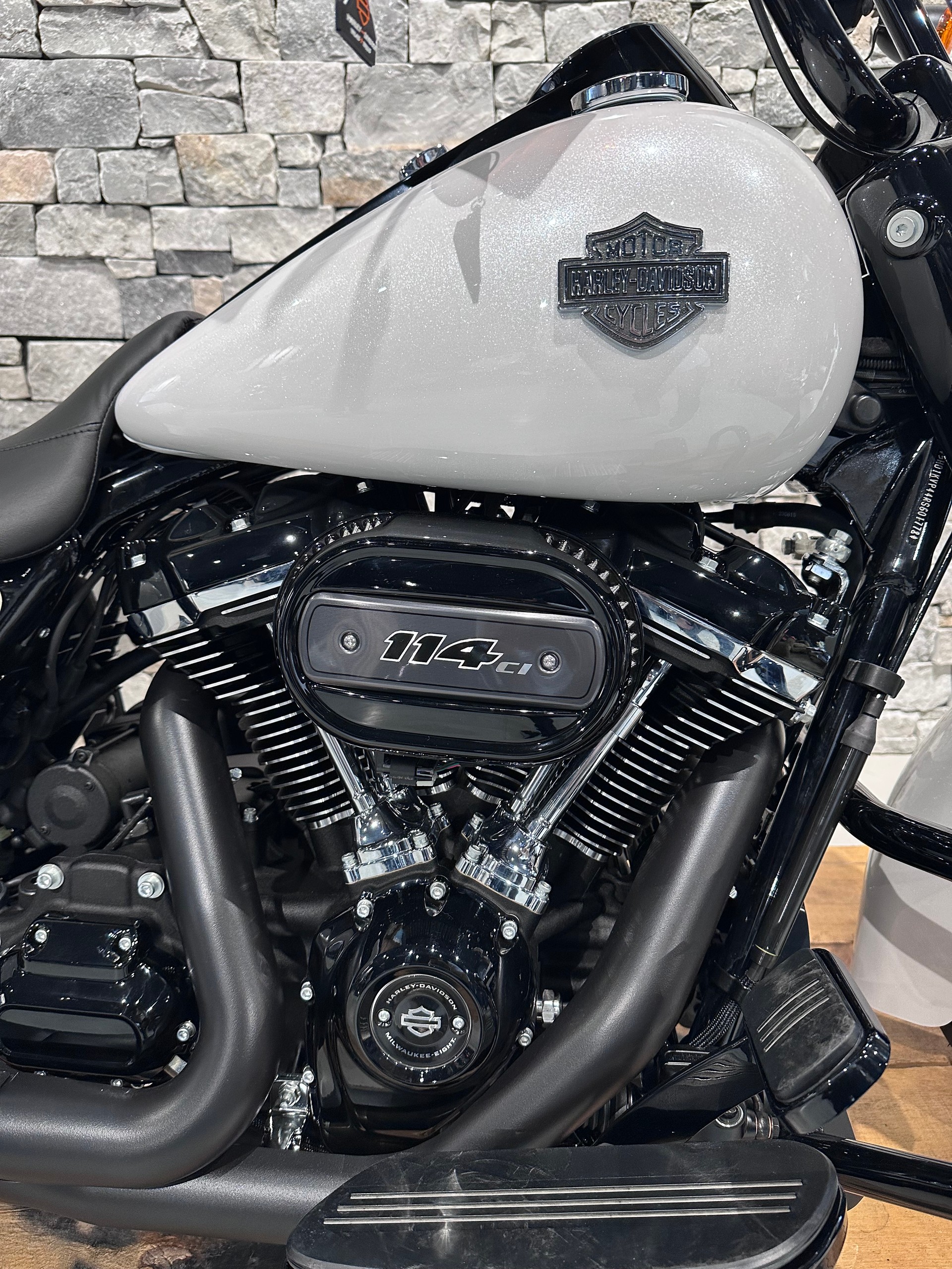 HARLEY-DAVIDSON FLHRXS Road King Special 114-showroom-element-3
