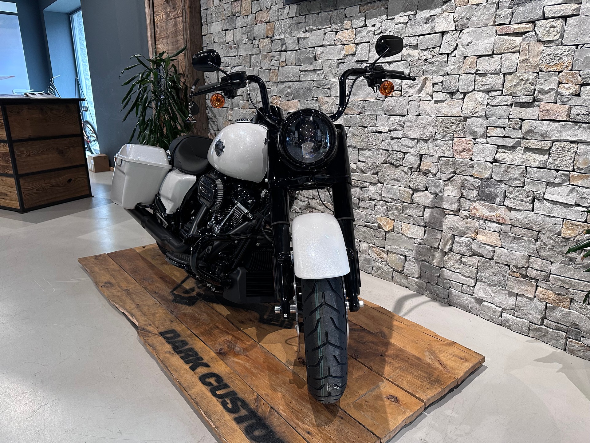 HARLEY-DAVIDSON FLHRXS Road King Special 114-showroom-element-1
