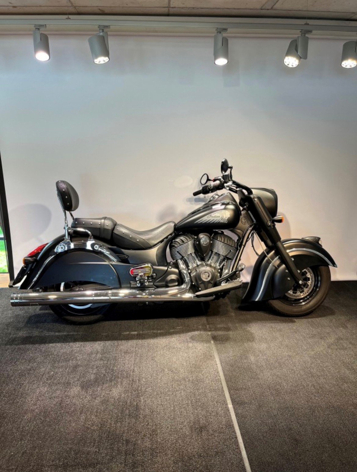 INDIAN Chief Dark Horse