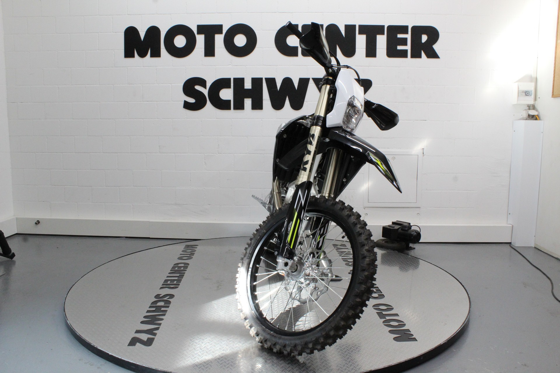 TRIUMPH TF 450-E-showroom-element-2