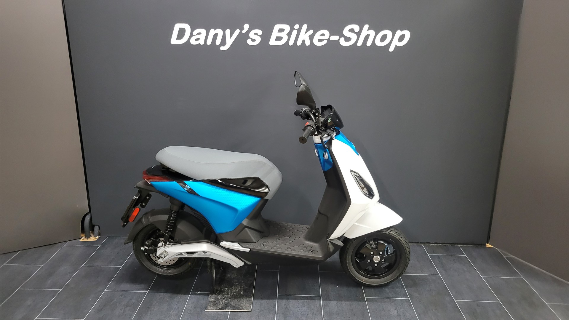 PIAGGIO Piaggio 1 Active 60km/h Full Electric-showroom-element-2