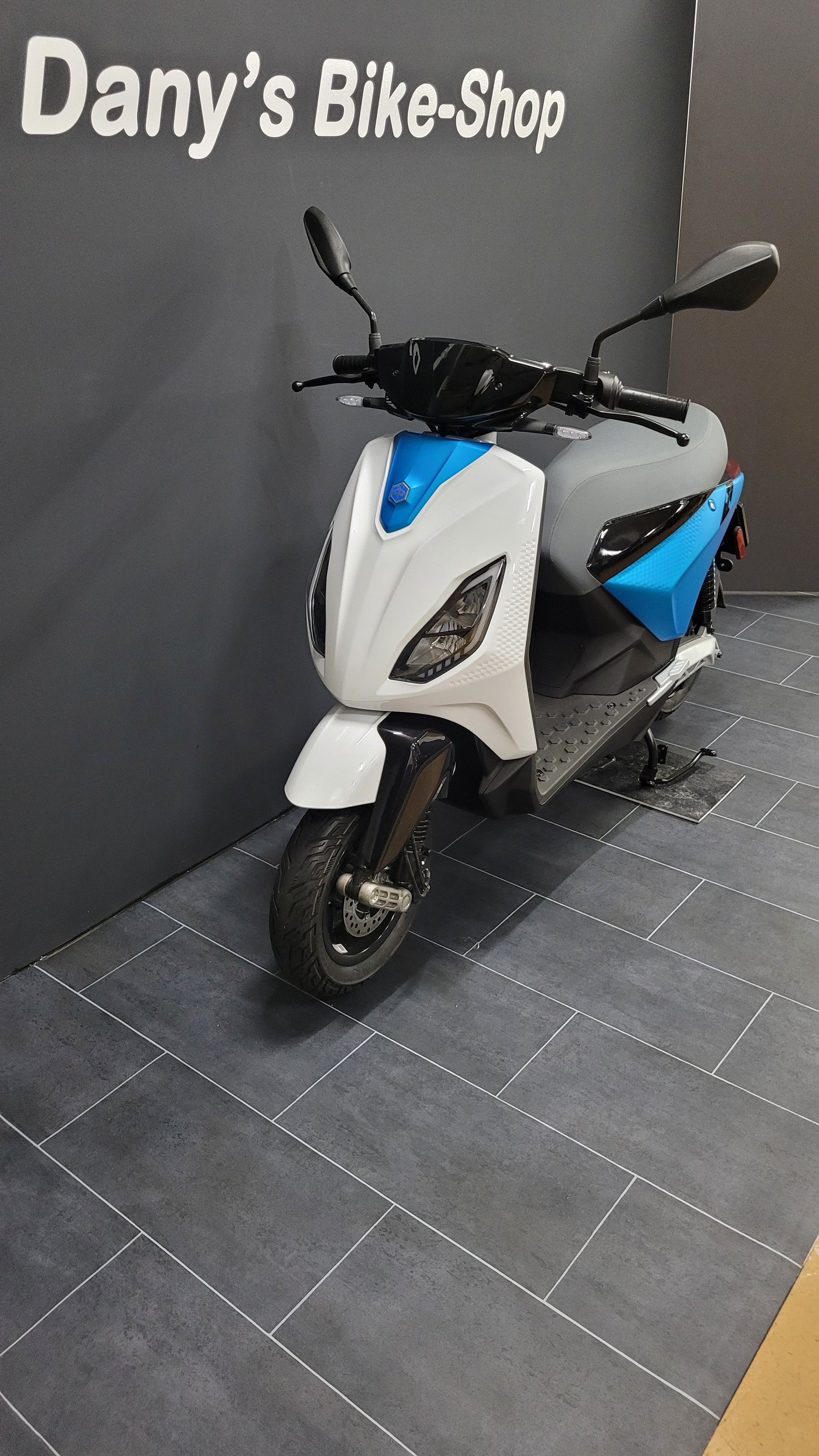 PIAGGIO Piaggio 1 Active 60km/h Full Electric-showroom-element-1