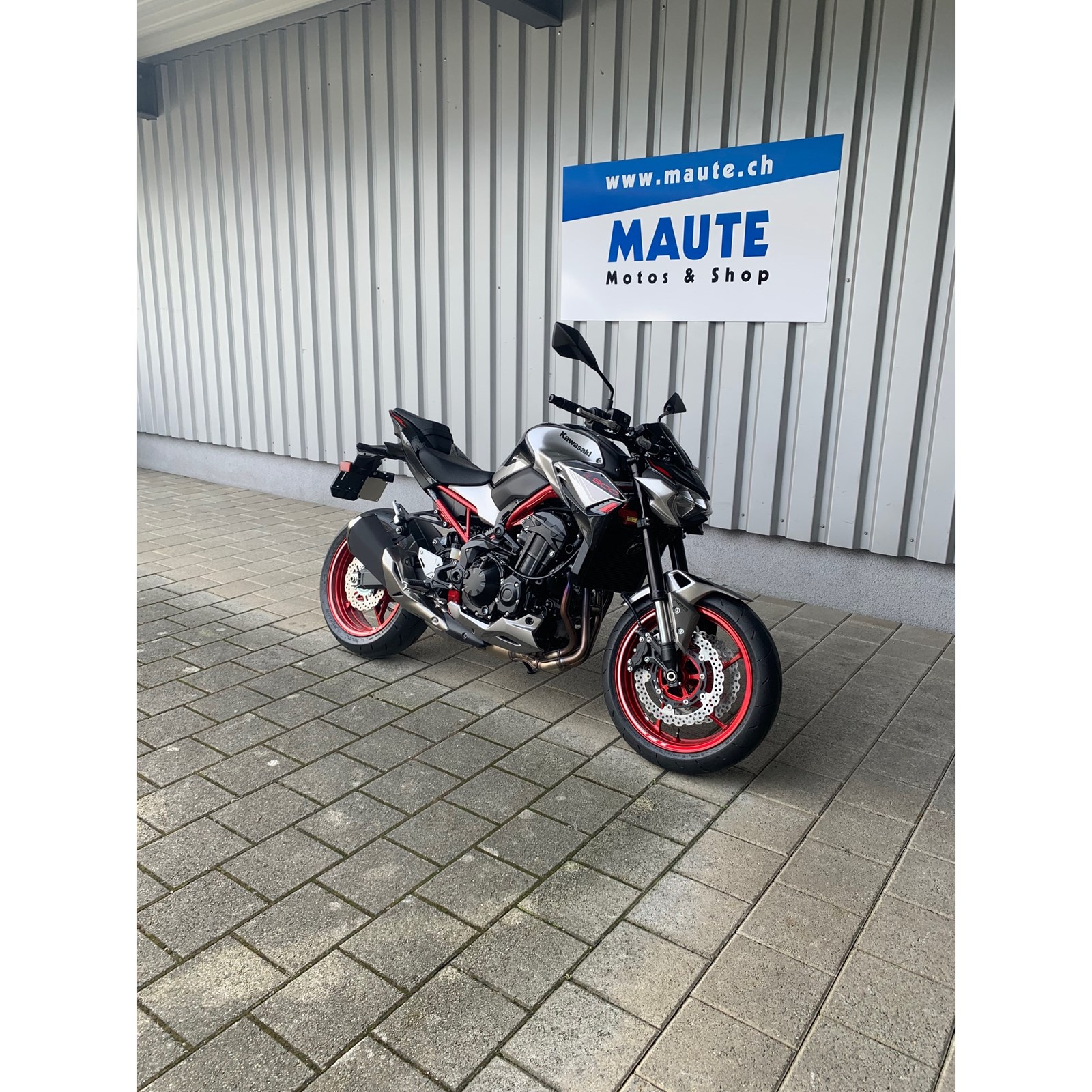 KAWASAKI Z 900 (70kW)-showroom-element-1