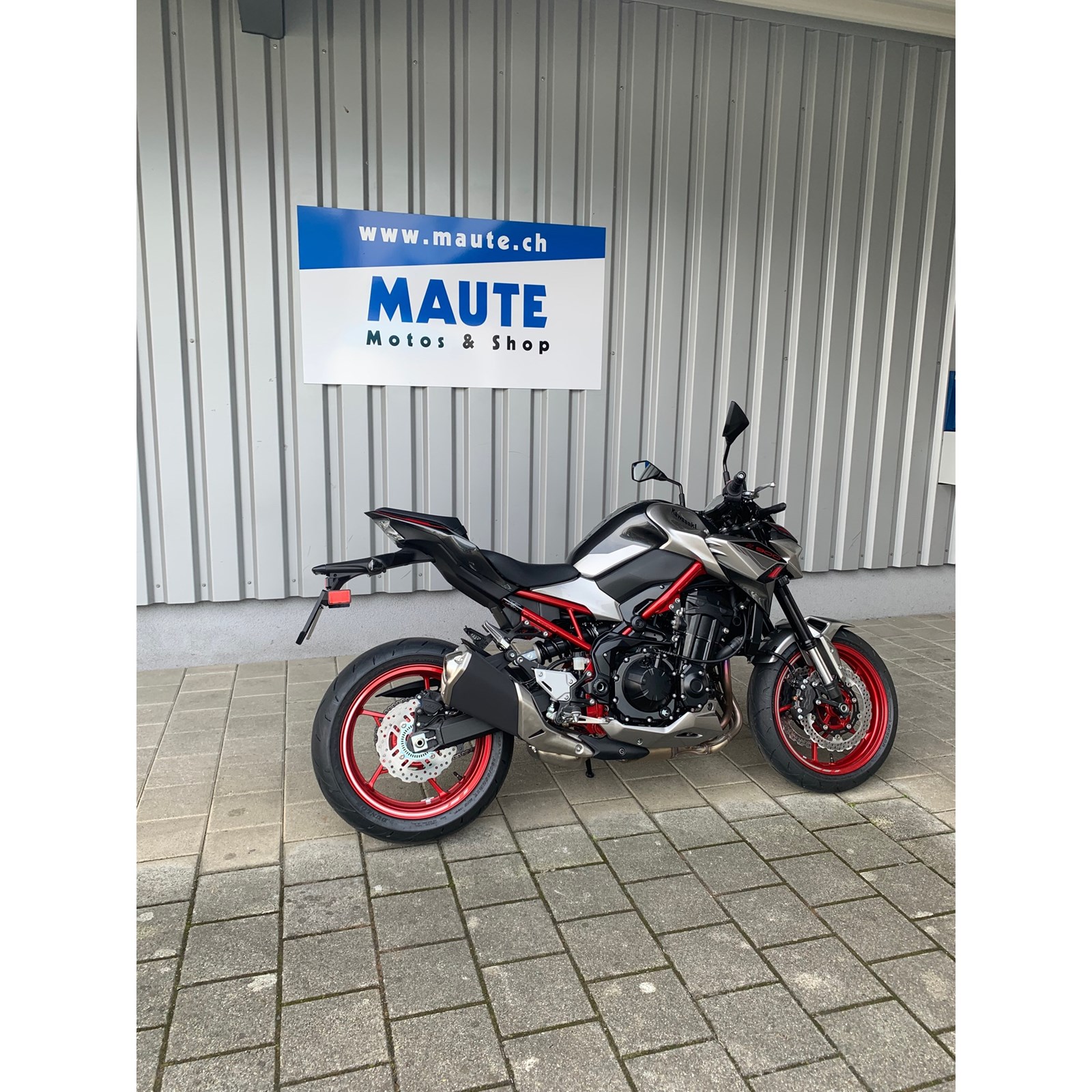 KAWASAKI Z 900 (70kW)-showroom-element-2