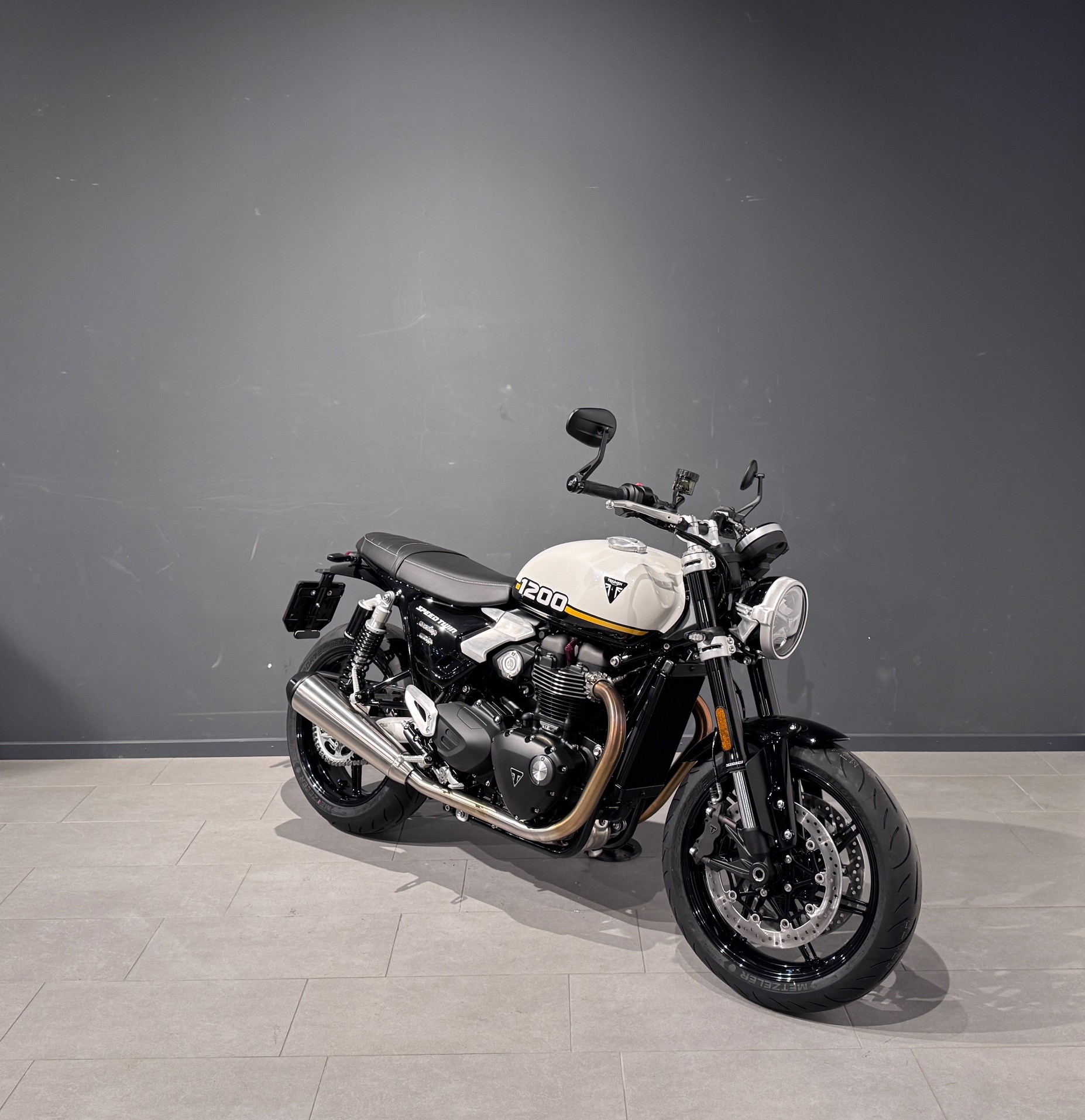 TRIUMPH Speed Twin 1200-showroom-element-1