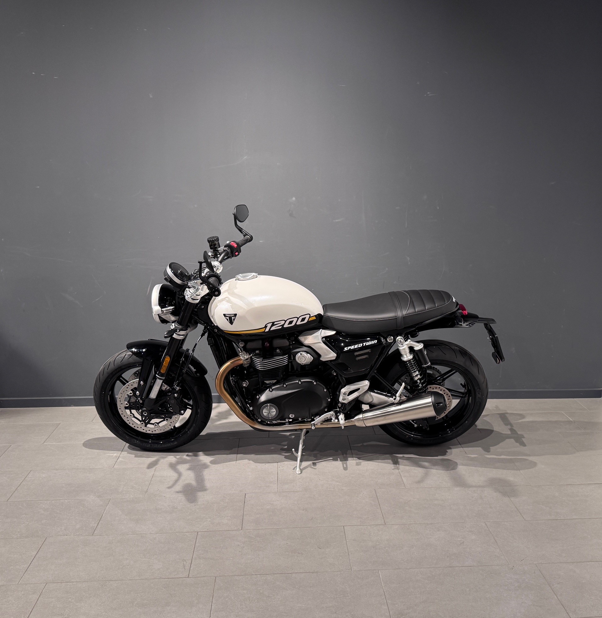 TRIUMPH Speed Twin 1200-showroom-element-3