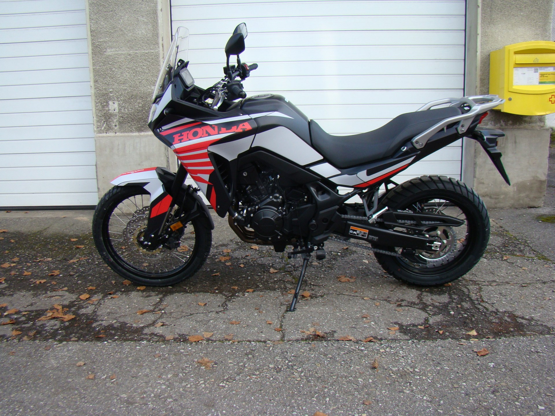 HONDA XL 750 Transalp Black-showroom-element-2