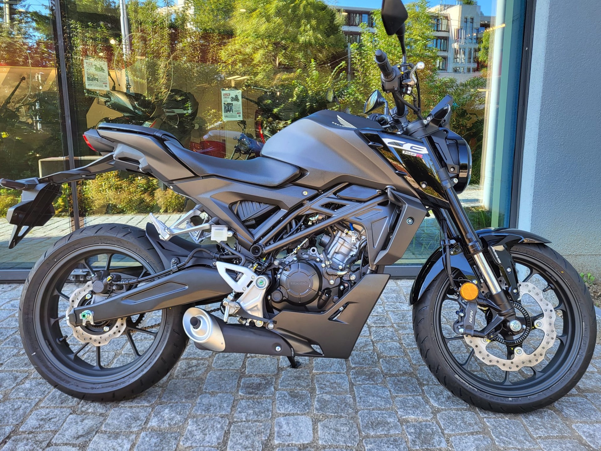 HONDA CB 125 R-showroom-element-1