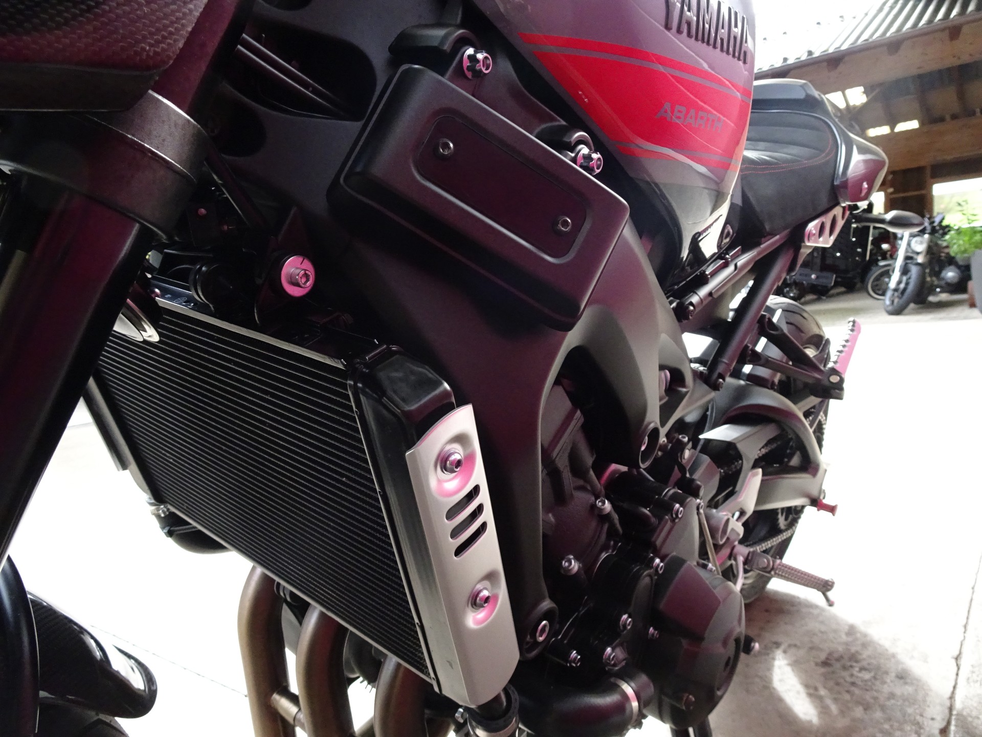 YAMAHA XSR 900-image-12