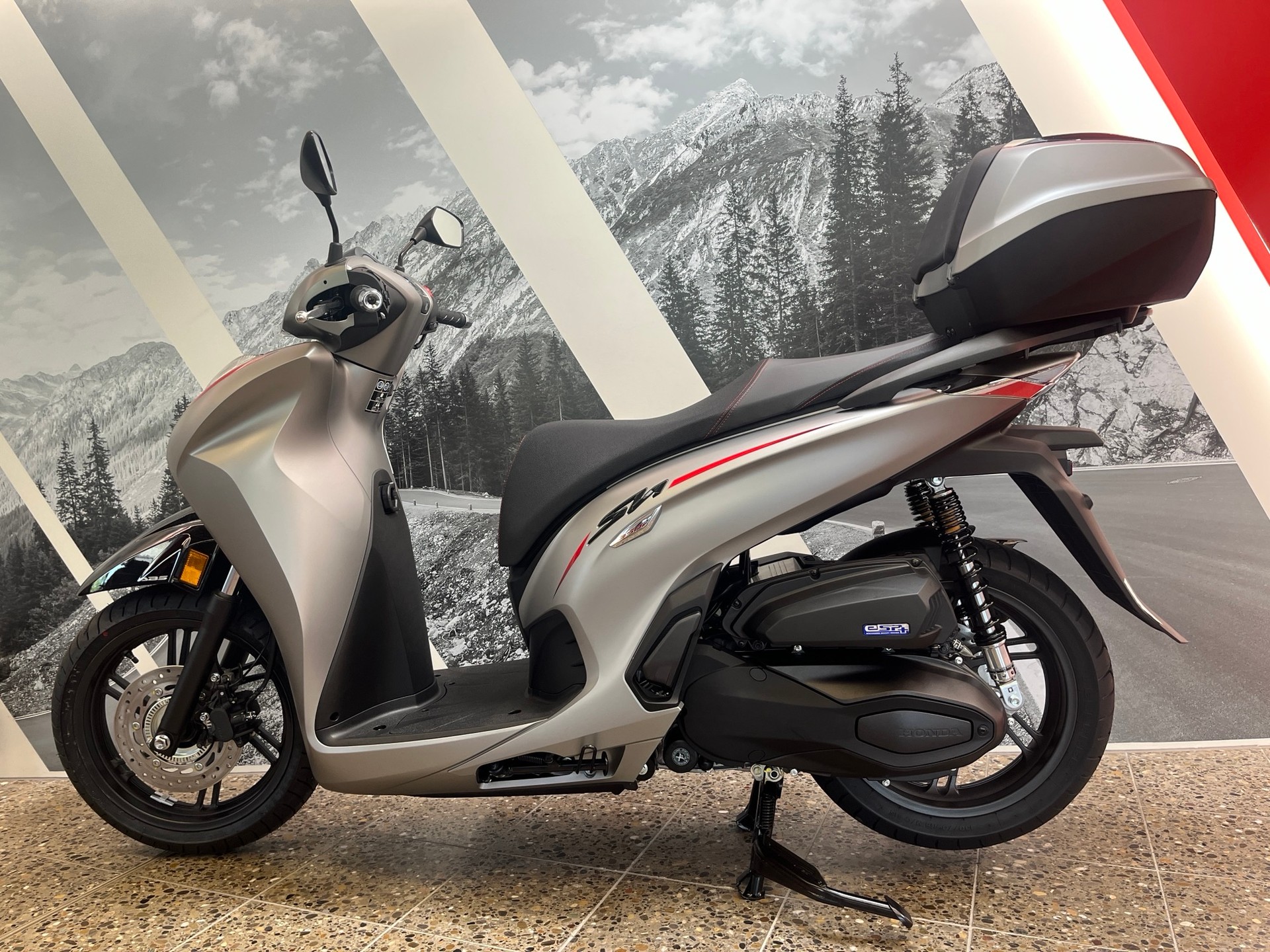 HONDA SH 350 AS Sporty inkl. Windschild und Smart Top-Box-showroom-element-1