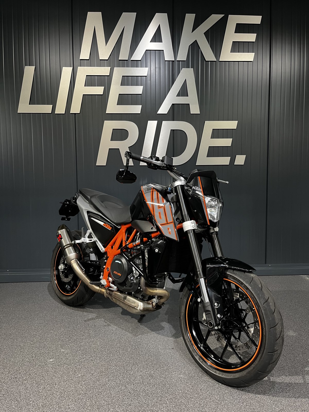 KTM 690 Duke-showroom-element-1