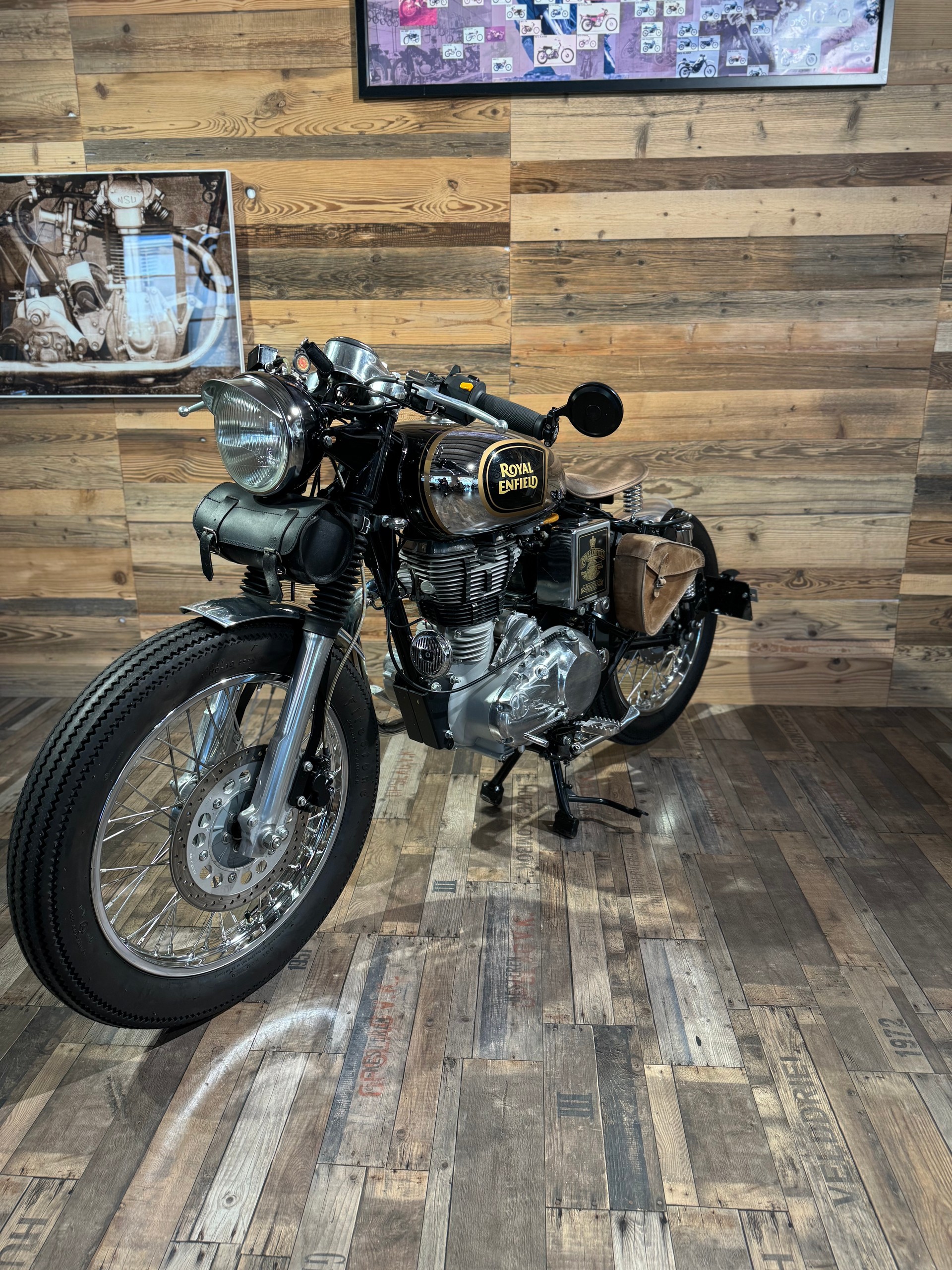 ROYAL ENFIELD Classic Chrome 500i EFI-showroom-element-1