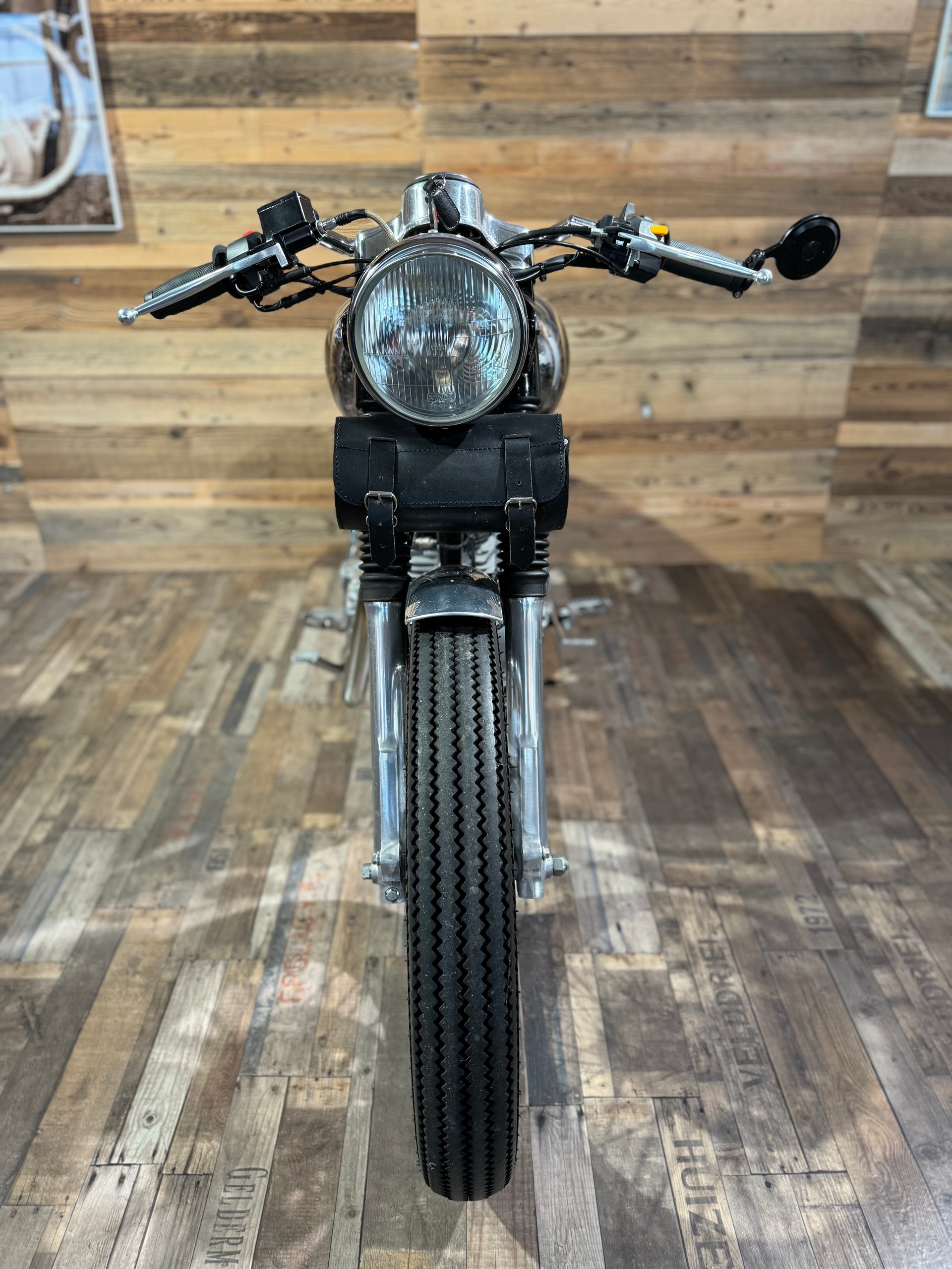ROYAL ENFIELD Classic Chrome 500i EFI-showroom-element-2