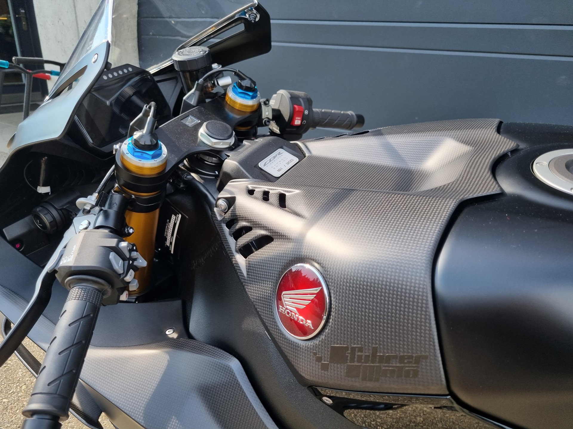 HONDA CBR 1000 RR-R Fireblade Carbon SP-showroom-element-3