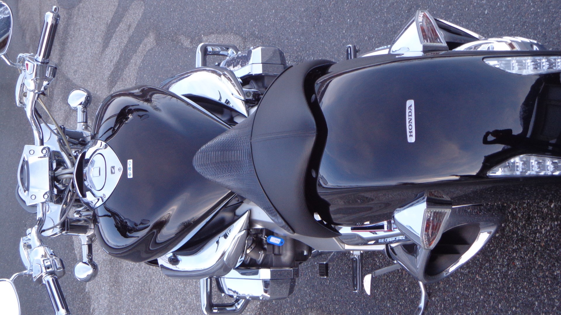 HONDA GL 1800 F6 C ) Honda Valkyrie RUNE NRX1800DA CBS, USA LTD Sondermodell-showroom-element-2