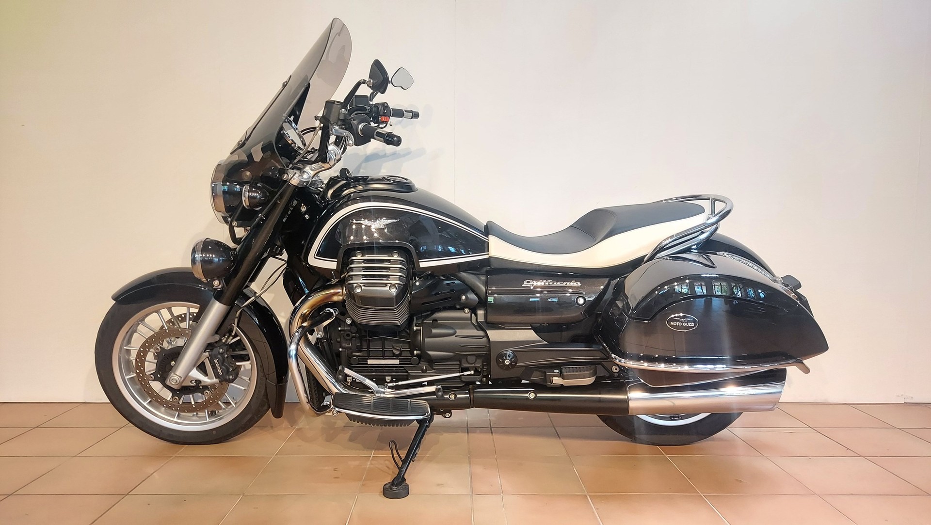 MOTO GUZZI California 1400 Touring-showroom-element-1
