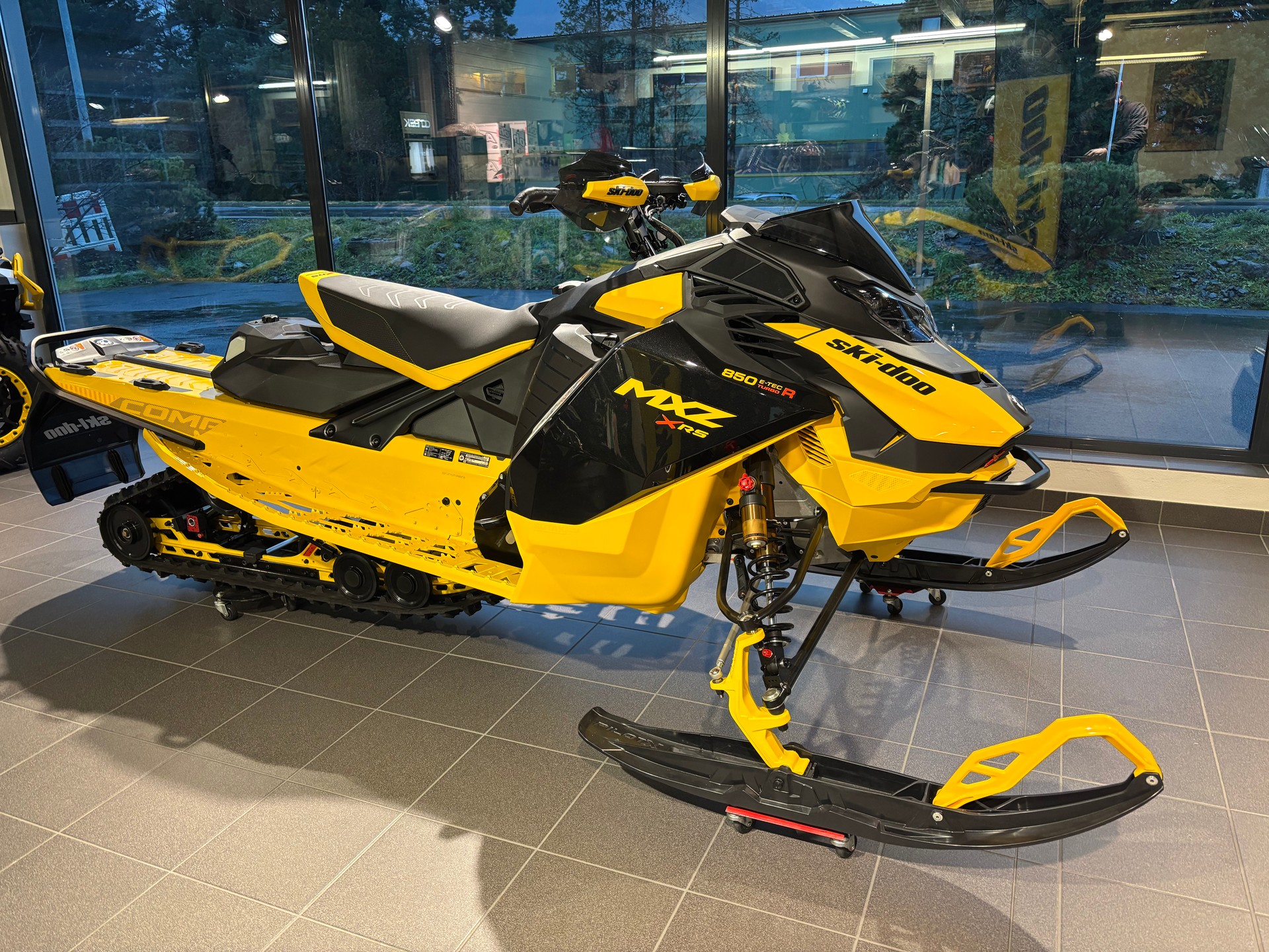SKIDOO MXZ Renegade Turbo R Compétition