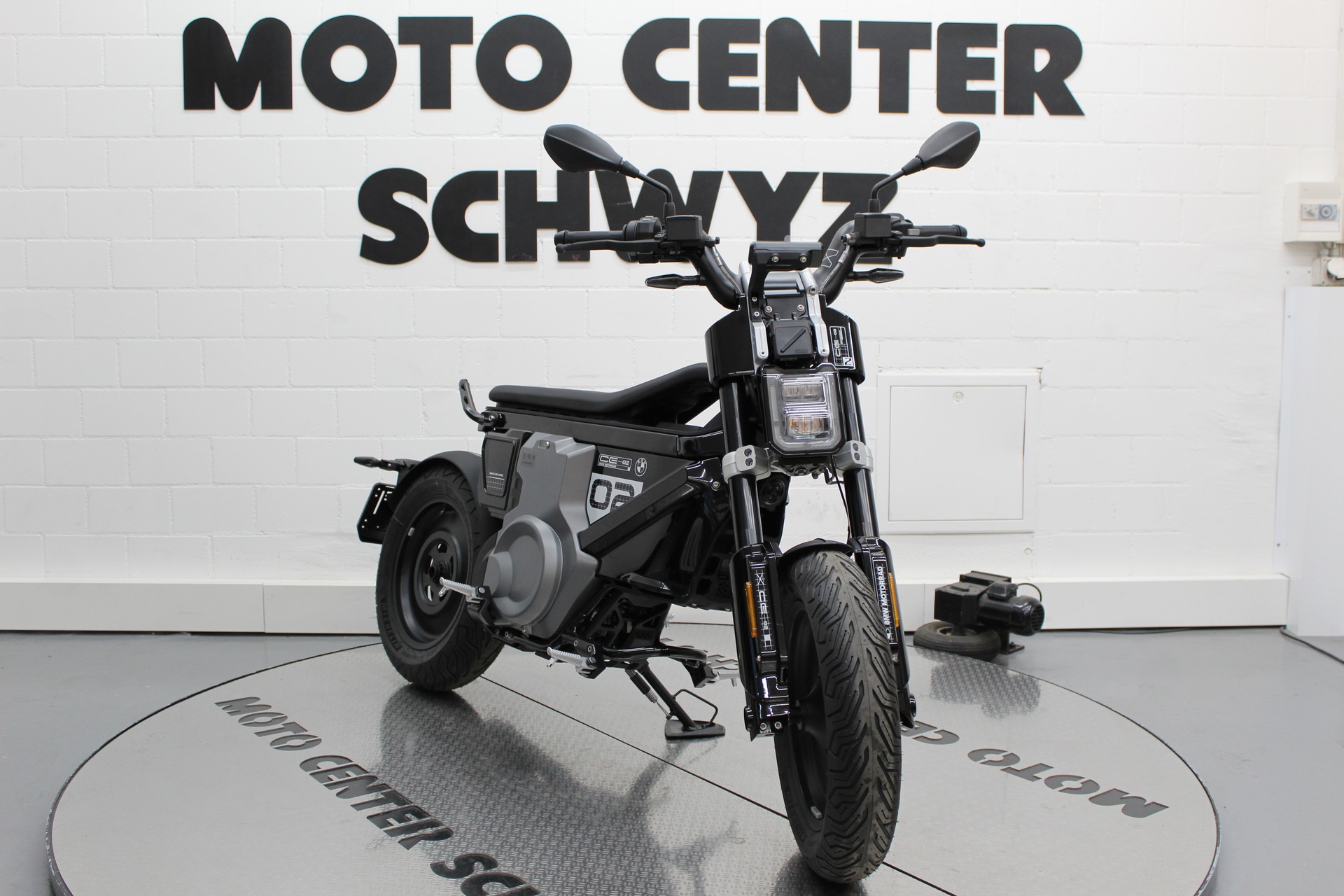BMW CE 02-showroom-element-1